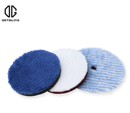 Microfiber polishing pad for even application of car polish