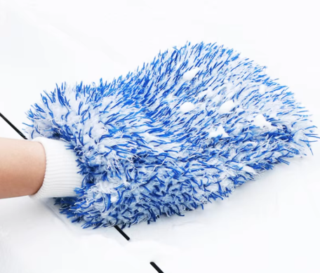 Microfiber wash mitt for gentle car washing without scratches
