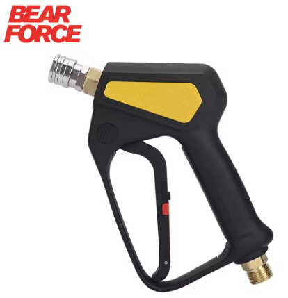 Short washer gun for pressure washing car surfaces