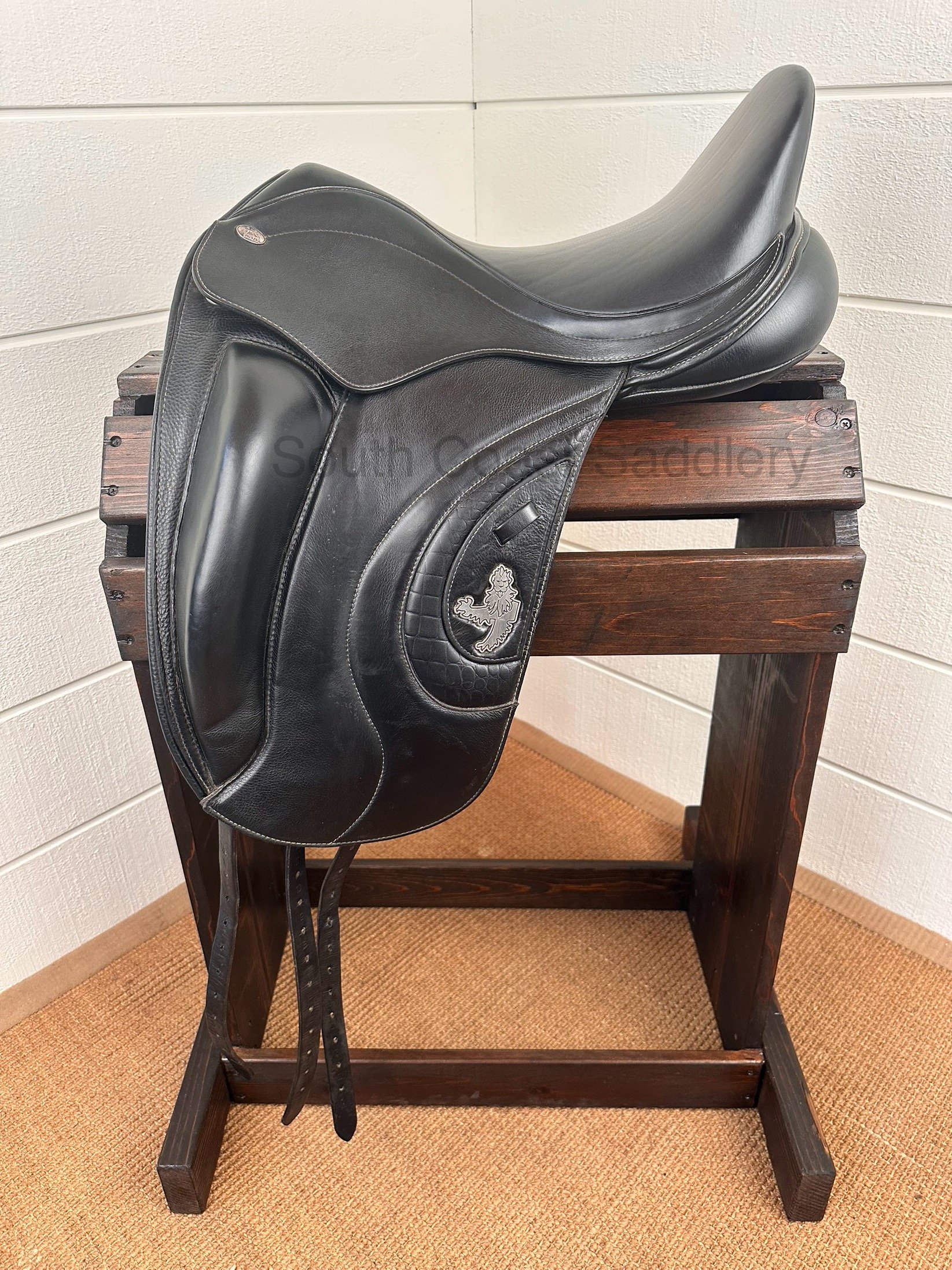 *ON TRIAL* 17" Fairfax World Class Dressage Saddle - Wool Flocked - Adjustable Gullet