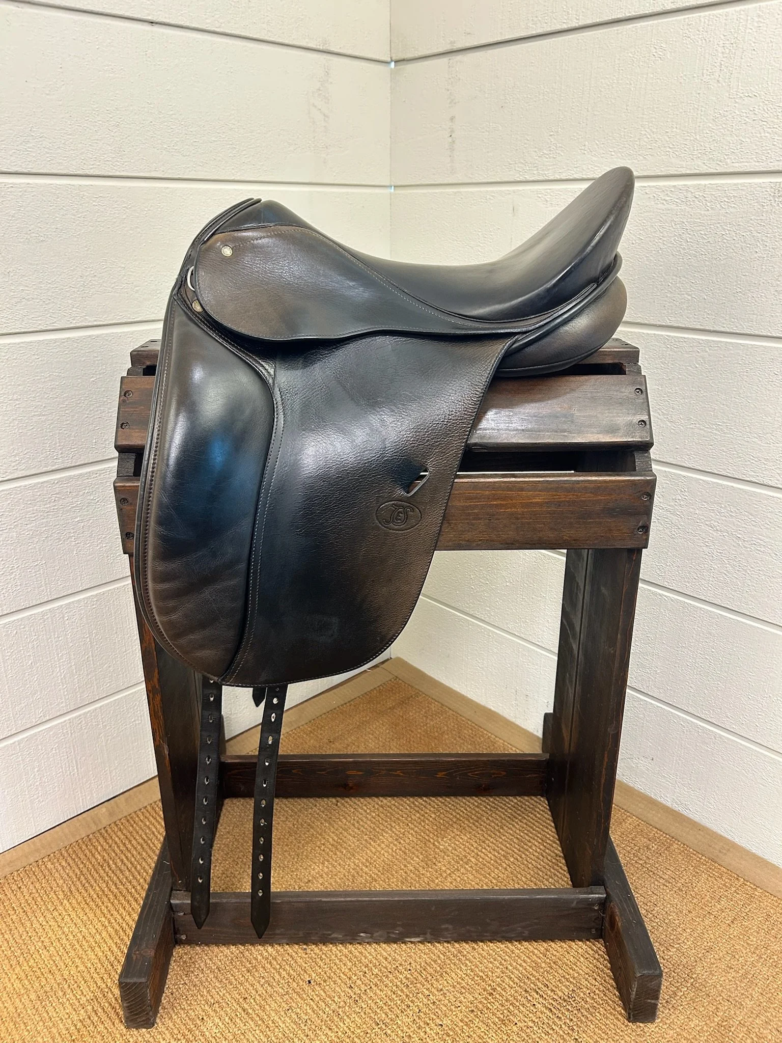 18" Schleese JES Elite Dressage Saddle - Wool Flocked