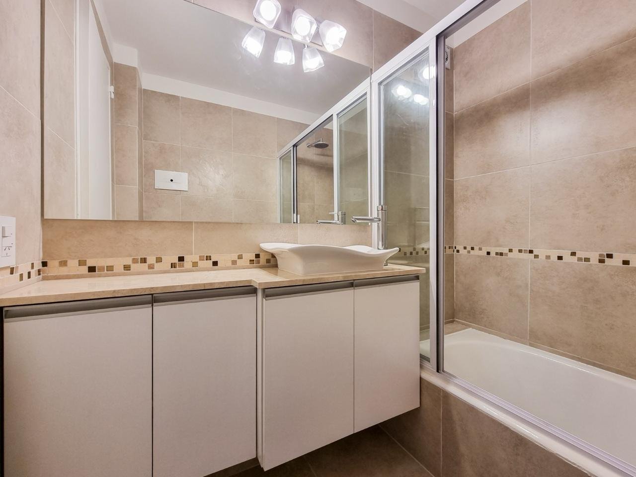 ALQUILER  O VENTA 
2 AMBIENTES - CALLE GODOY CRUZ 2900

Departamento refaccionado a nuevo con cerradura electrónica. 

Ambientes: 2
Dormitorios: 1
Baños: 1
Cocina equipada: 1
Balcon: 1
Living comedor: 1
Antiguedad: 50 años
Superficie: 45m2

Ubicado e