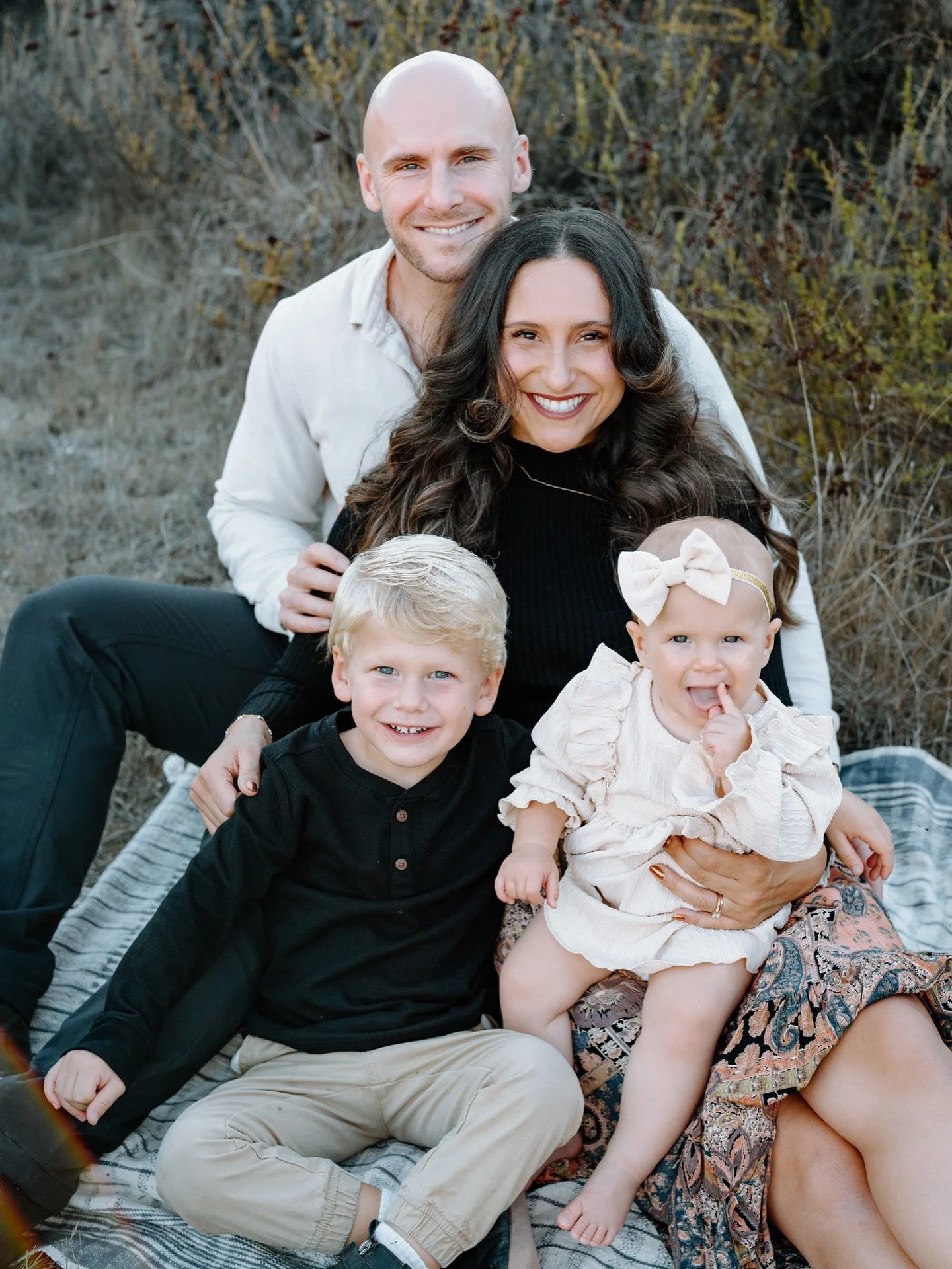 Merry Christmas from my family to yours! ❤️

Photo: @samraegenido