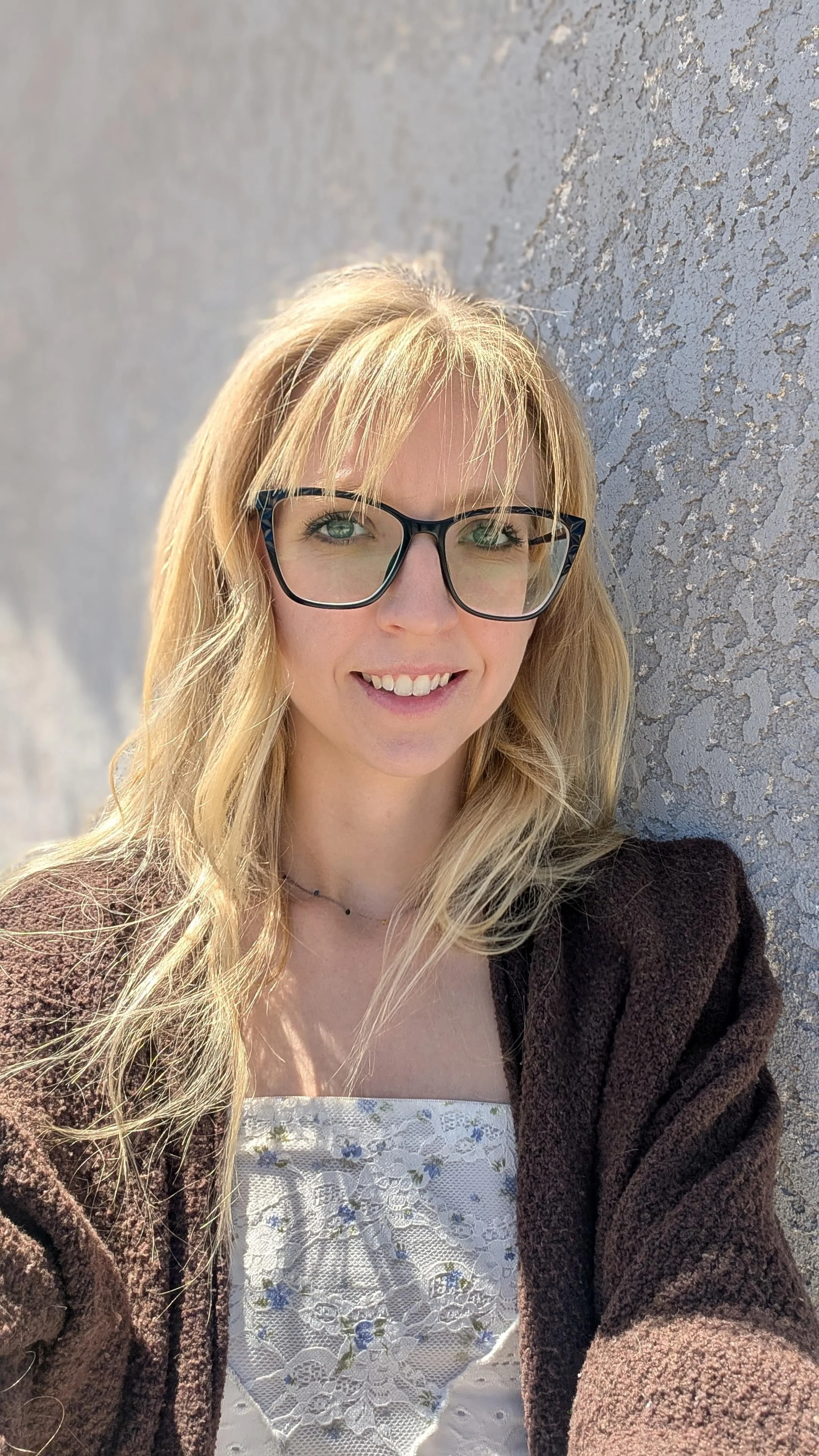 Abby Stephens, birth doula at Anointed Births in Orange County, posing for a professional headshot outside.