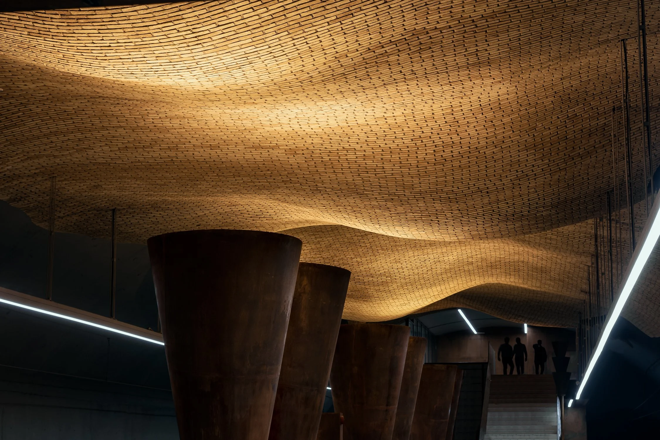 Brickwave | Vakil Metro Station

IPA 2026 Official Selection | AMP 2025 Best of Best | APA 2026 Finalist ×2 (Interior Architecture, Public Transport) | PERSPA 2026 Honourable Mention