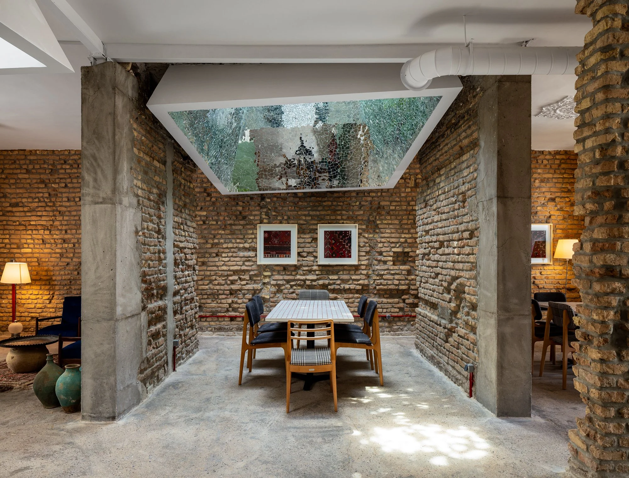 Molavi Café

AMP 2025 Honorable Mention (Commercial Interior)