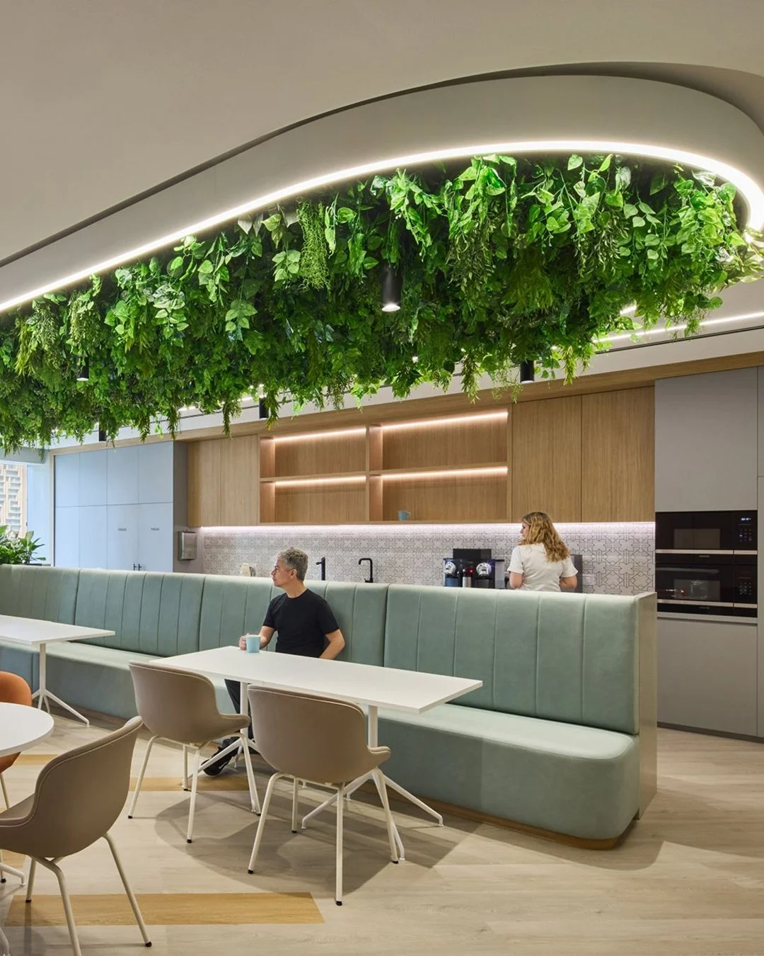 🌿 What is biophilic lighting design, and why does it matter?

Biophilic lighting is all about creating deeper connections between people and nature. Think natural rhythms, organic materials, and light that supports wellbeing, not just visibility.

S