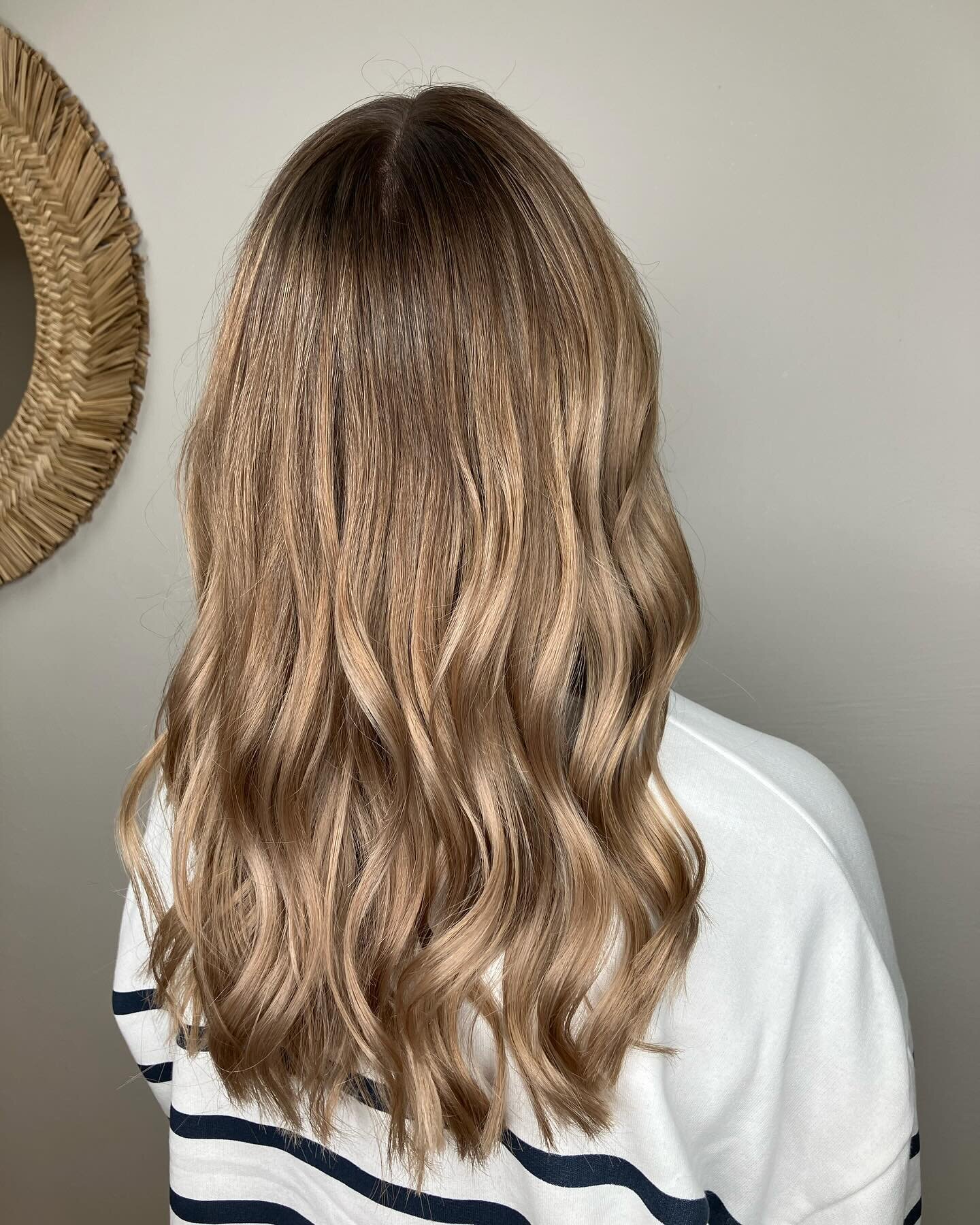 Soft Blonde Balayage 🤎

Vielen Dank f&uuml;r dein Vertrauen!🫶🏻

___

#balyage #softblonde #wavyhair