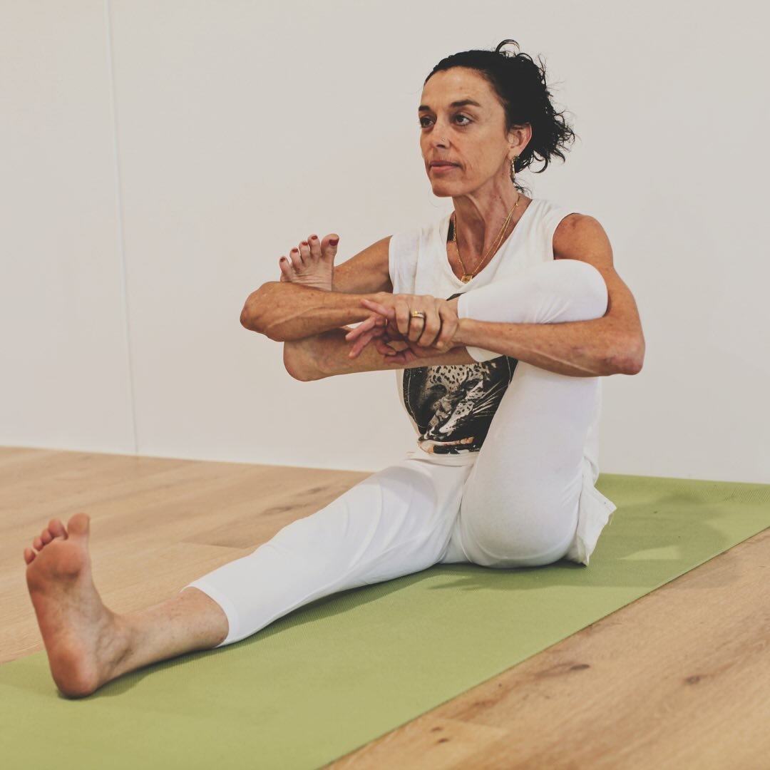 Meet Melissah 🧘🏻&zwj;♀️ 

Melissah has been practising yoga since 1984. Travelling in India in the late 80&rsquo;s she discovered Yoga as a way of life.

Returning to Australia in 1995 Melissah moved to Byron Bay and discovered Yoga with world reno