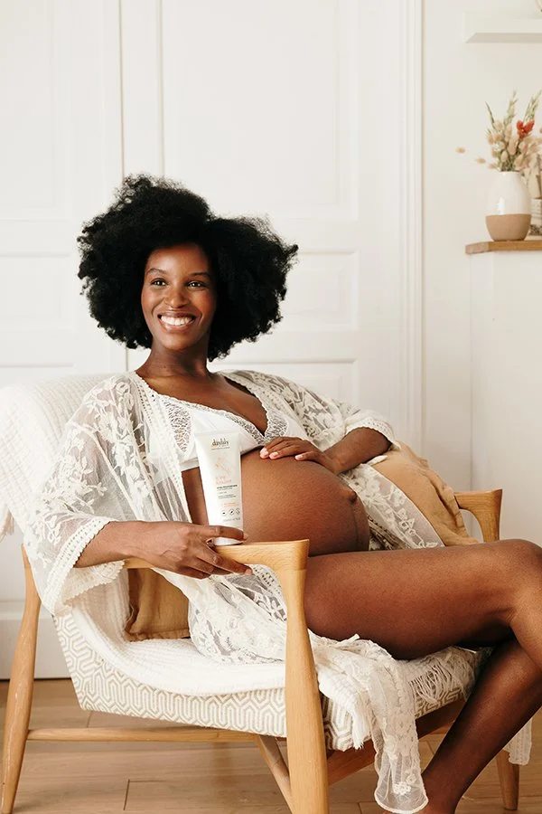 Phographie rituel peau pour la marque Daylily femme enceinte 