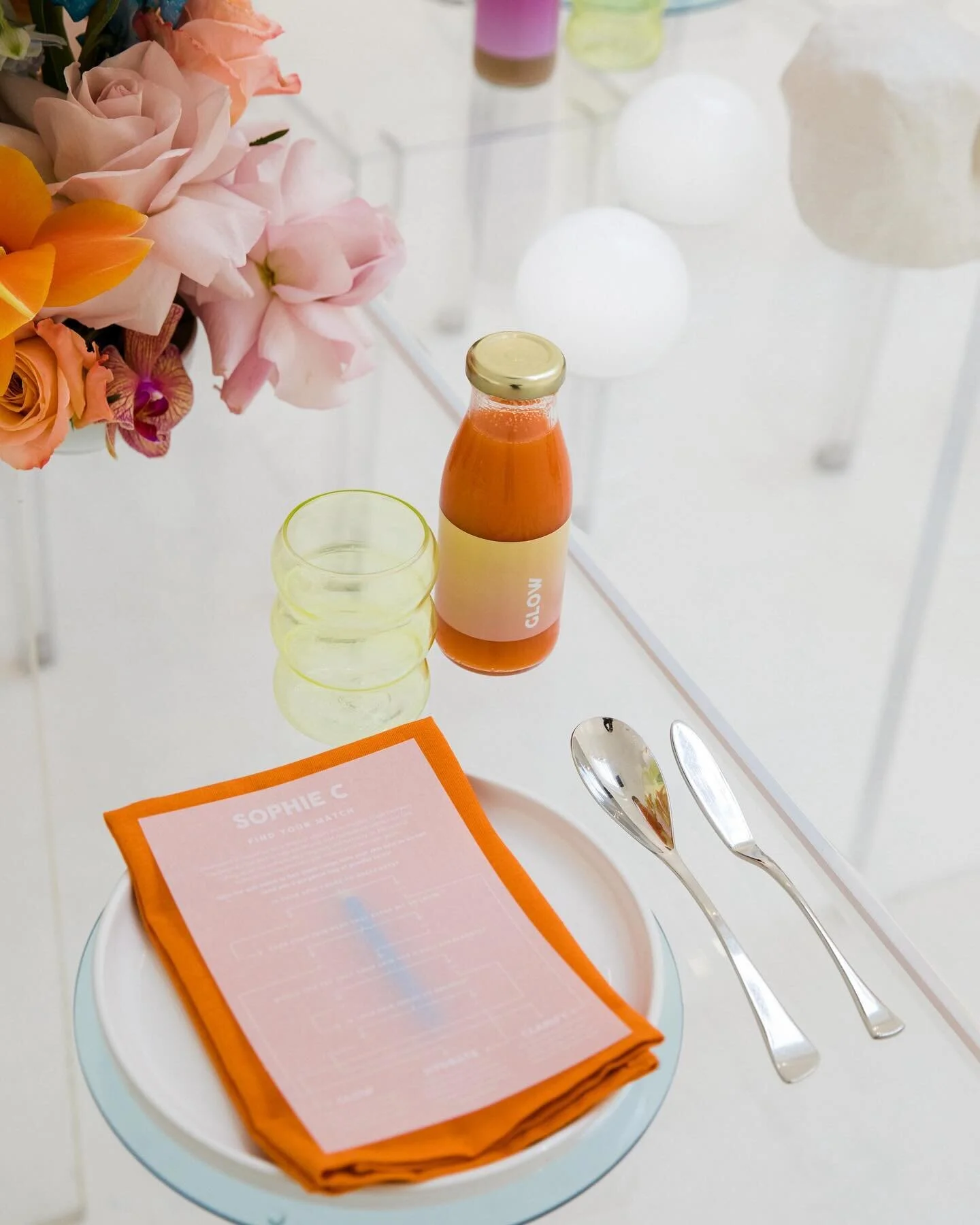 GLOW JUICE
Guava is full of antioxidants including vitamins a, b and c - perfect to make you glow
Mango, Carrot, Guava, Agave