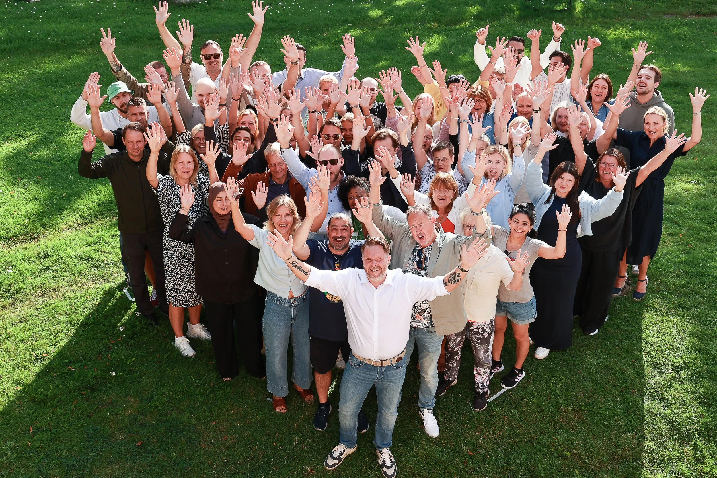 Vi tar porträtt och gruppbilder på skolor, personal, elever, föreningar spelare och tränare samt kansli och styrelse.
