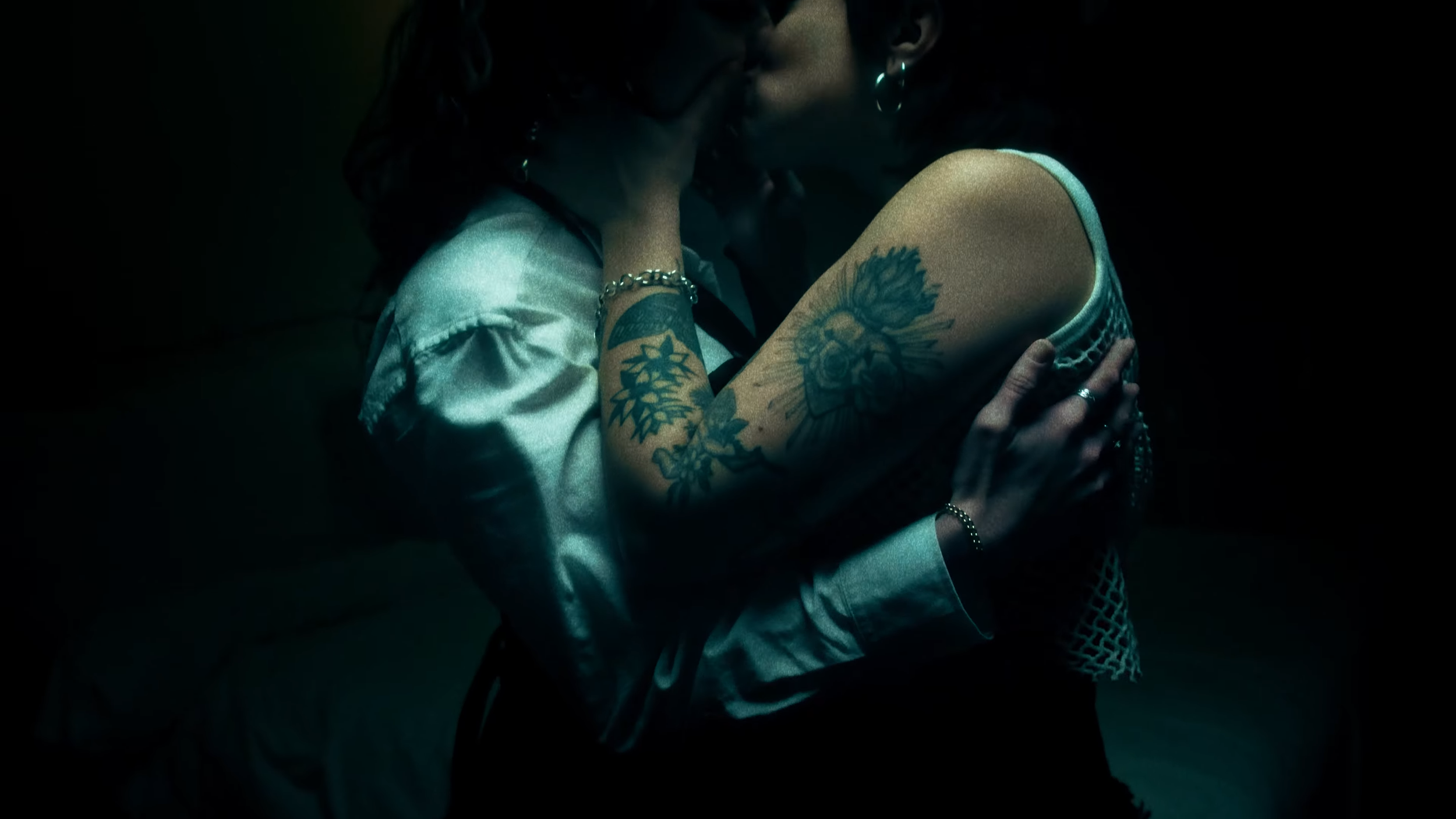 Rose Rey - Last Call Lover (official video) 2-36 screenshot.png