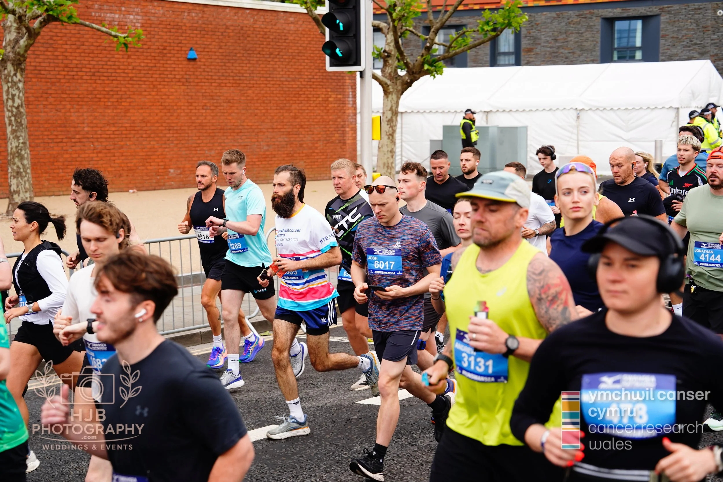 HJBphotography.com_CRWSwanseaHalf_2. The Start_25.jpg