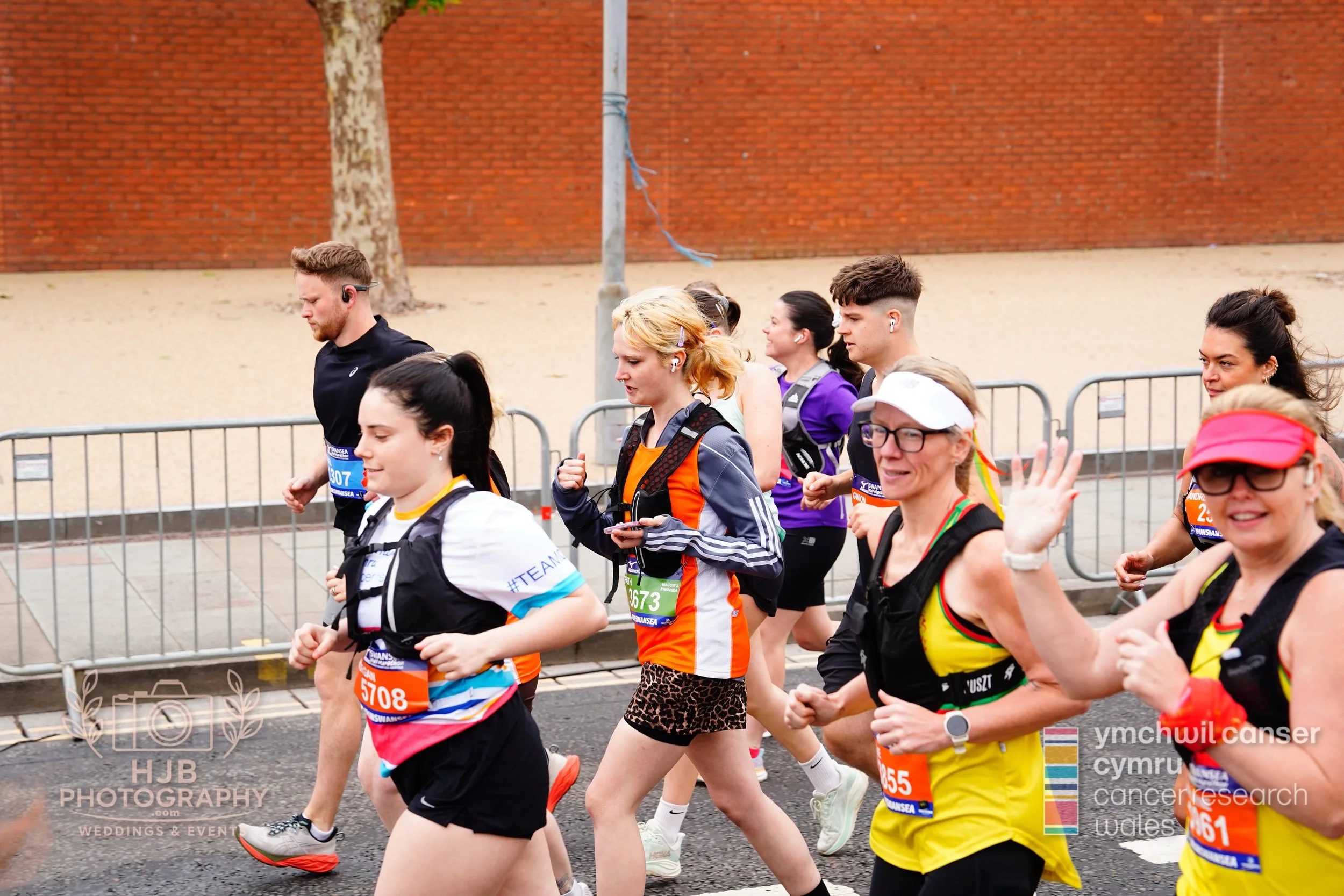 HJBphotography.com_CRWSwanseaHalf_2. The Start_64.jpg