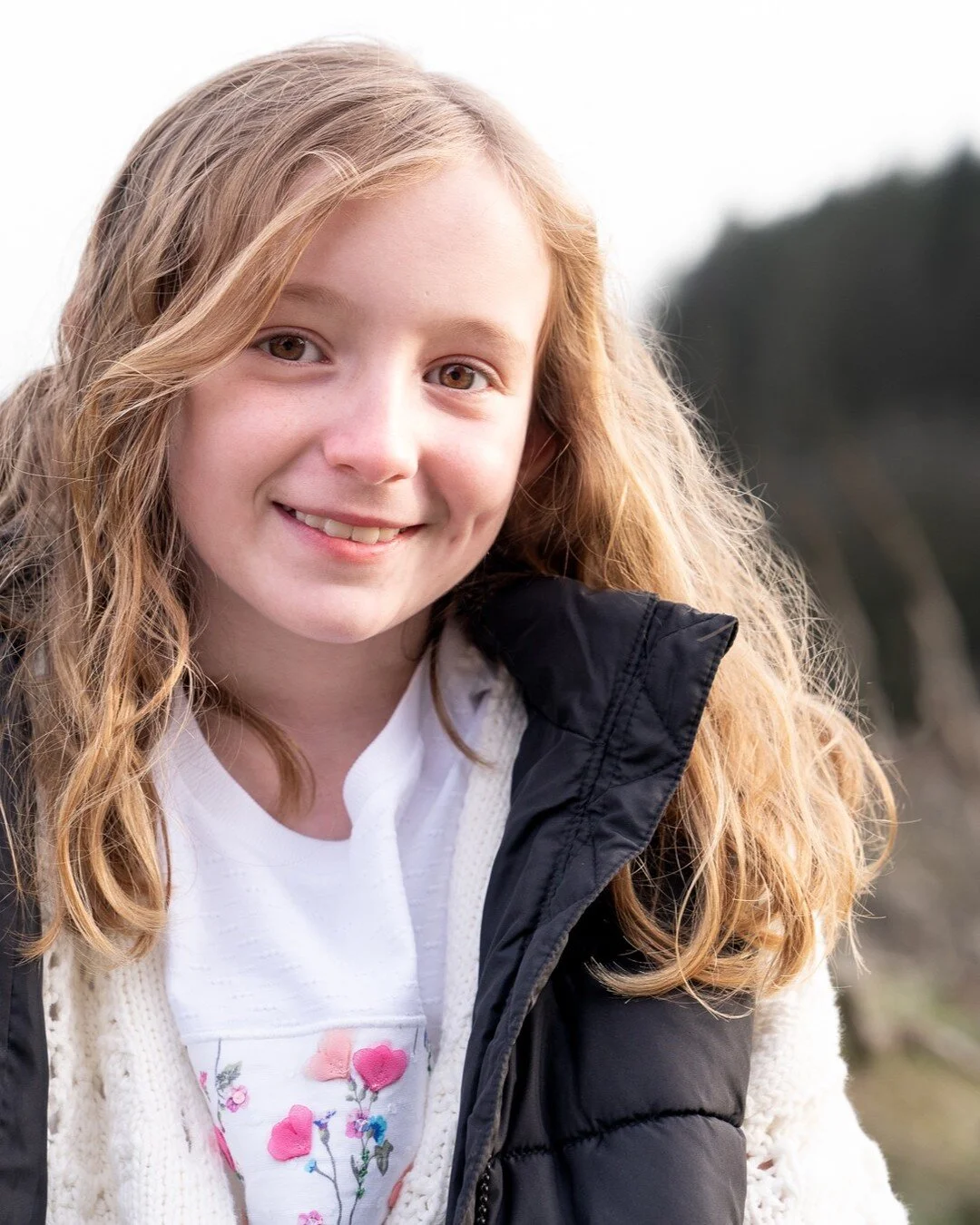 Even though the days are a bit short and dark, the real warmth is still in the arms of your favourite people! 🤗

Just had a fantastic mini-session with this dynamic trio - Jess, Maisie, and Jack. We played games, had a blast, and captured some famil