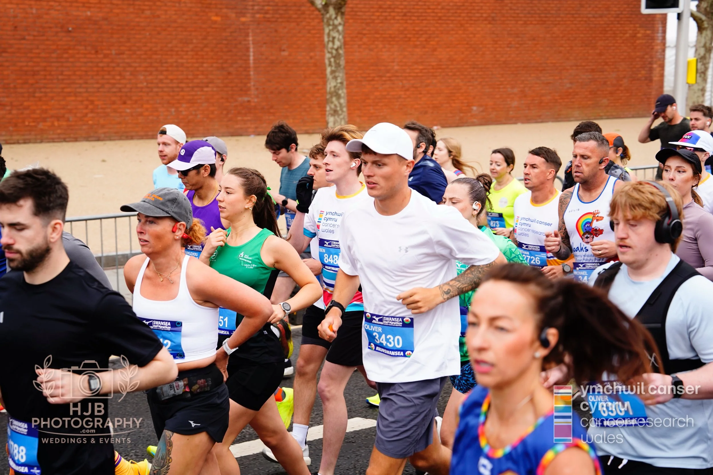 HJBphotography.com_CRWSwanseaHalf_2. The Start_18.jpg