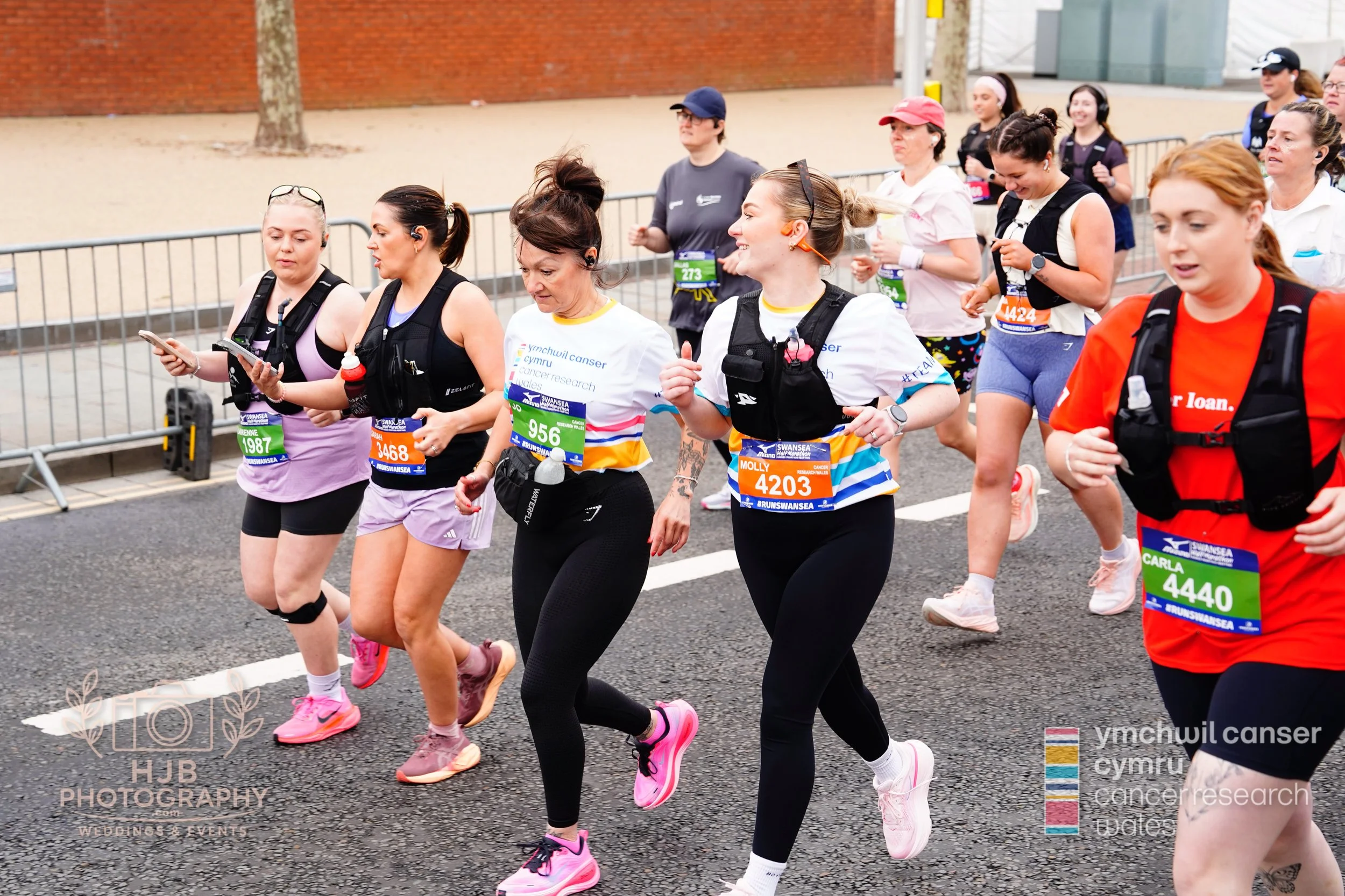 HJBphotography.com_CRWSwanseaHalf_2. The Start_75.jpg