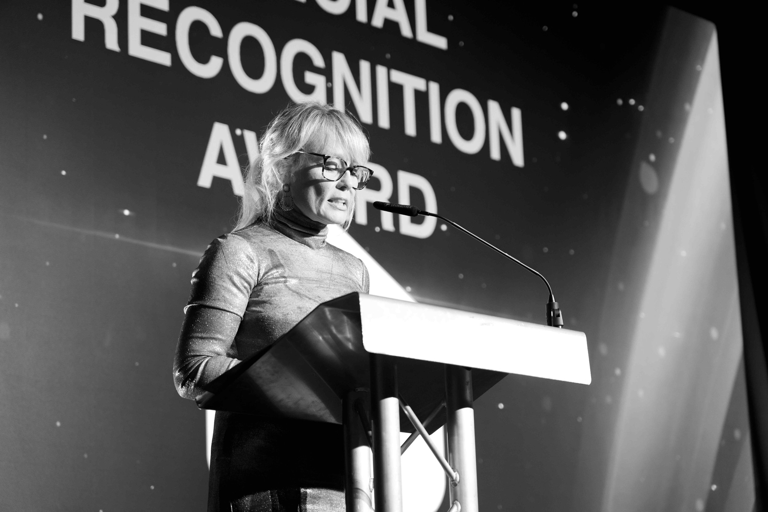 KyronMedia_TheValeHotel_PharmacyAwards2026_PresentingAwardsWEB_104.jpg