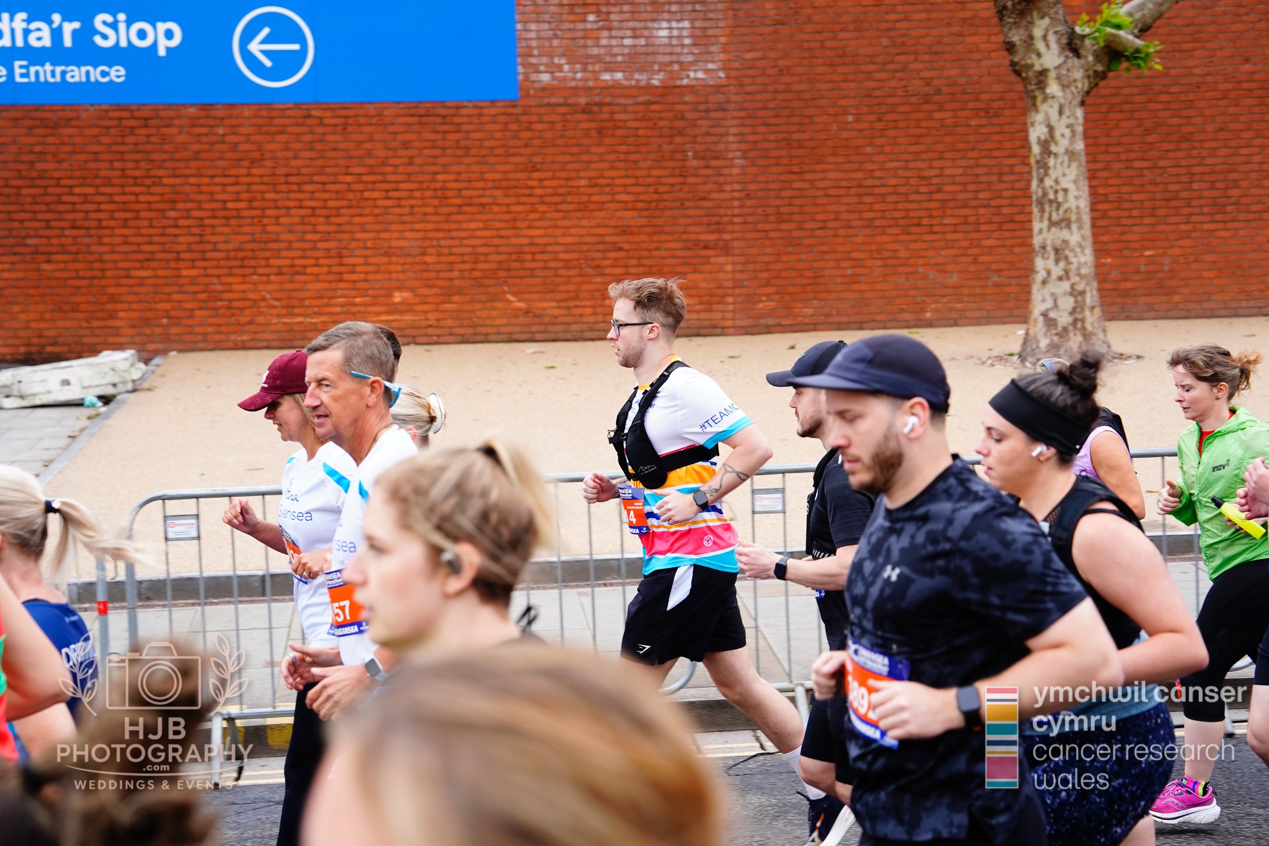 HJBphotography.com_CRWSwanseaHalf_2. The Start_43.jpg