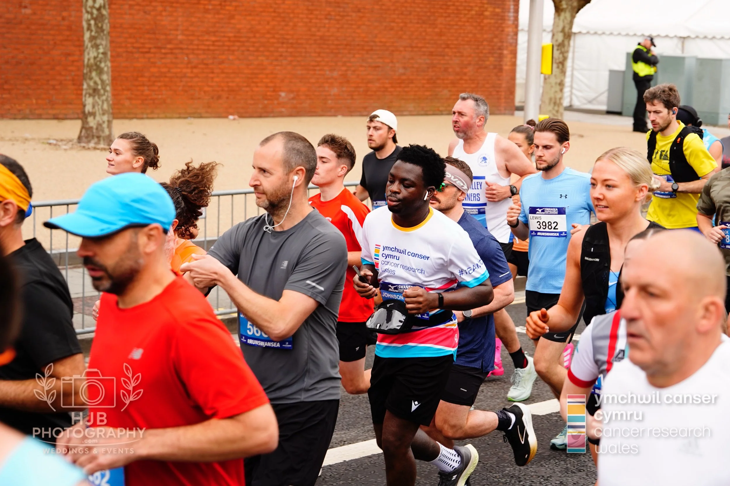 HJBphotography.com_CRWSwanseaHalf_2. The Start_20.jpg