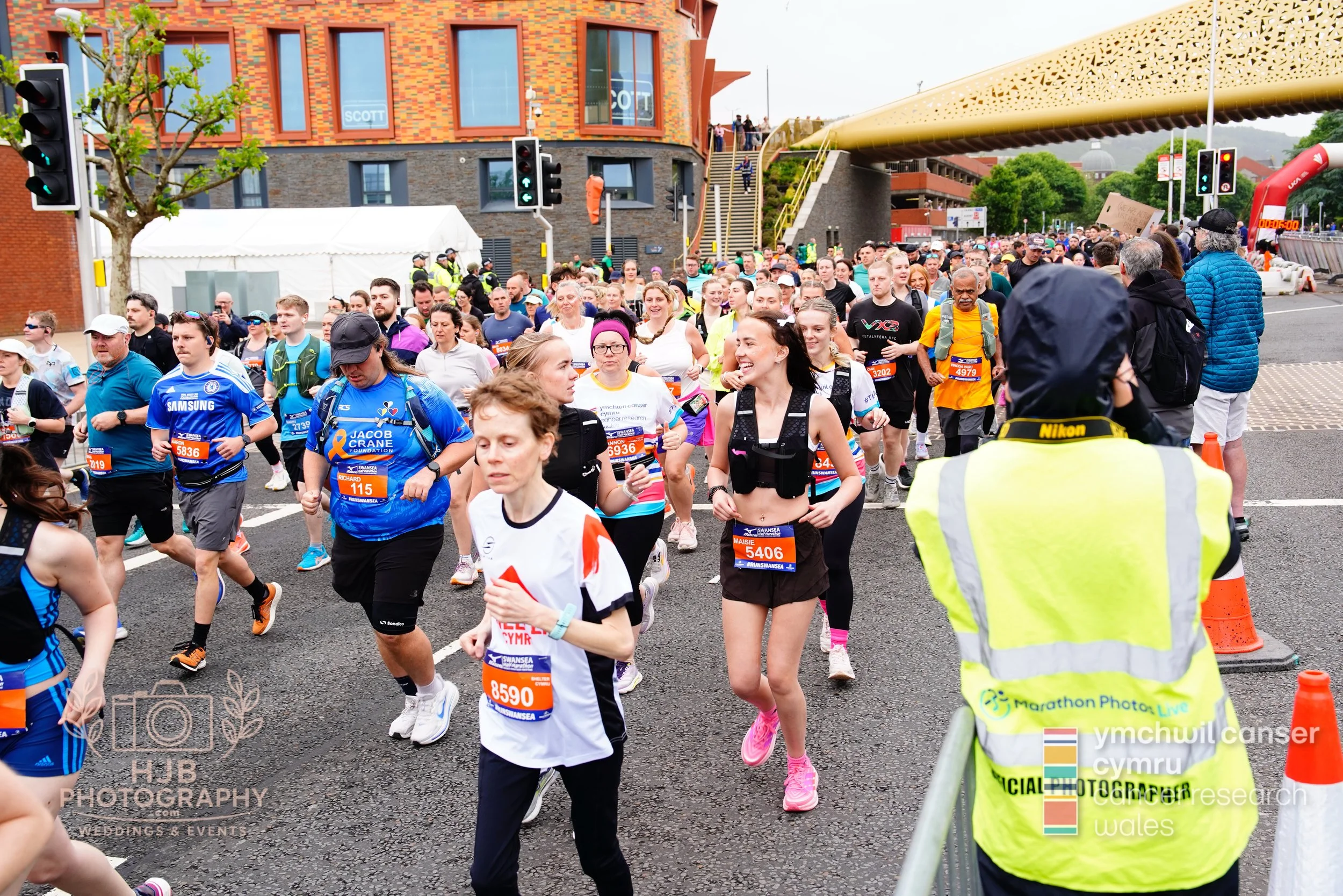 HJBphotography.com_CRWSwanseaHalf_2. The Start_46.jpg