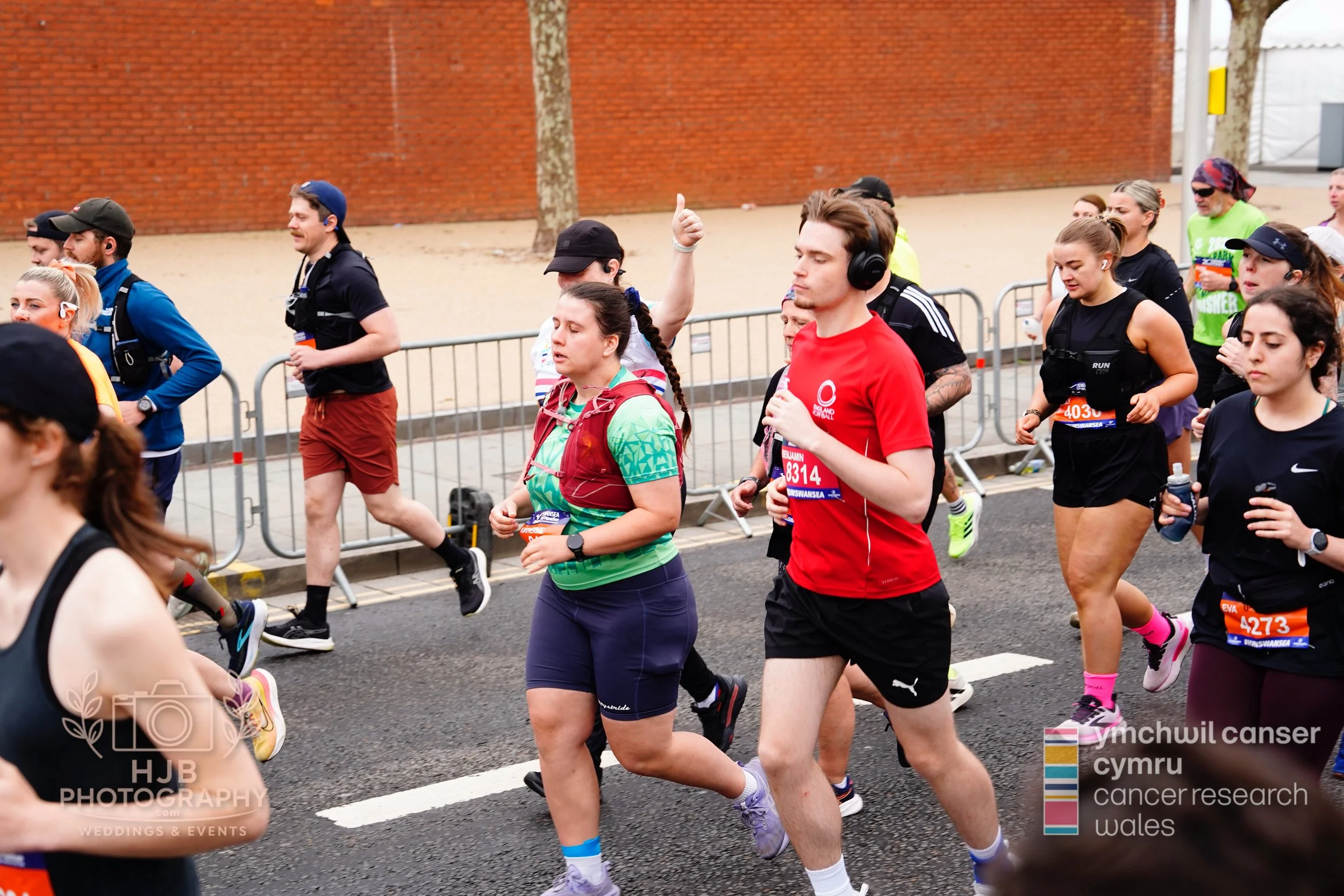 HJBphotography.com_CRWSwanseaHalf_2. The Start_54.jpg