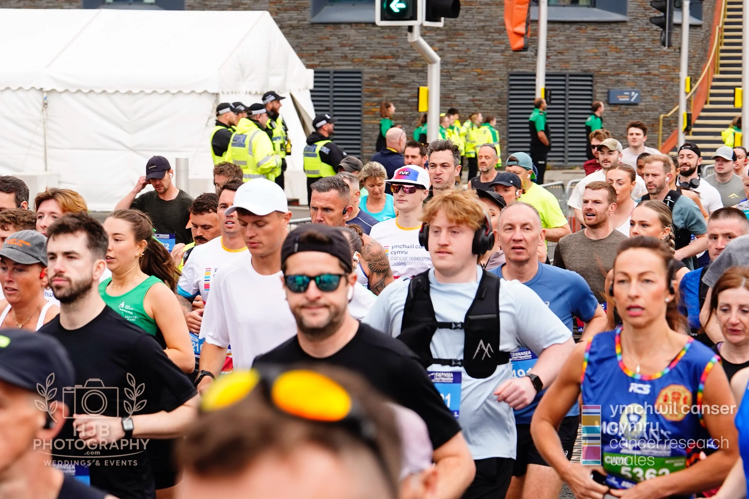 HJBphotography.com_CRWSwanseaHalf_2. The Start_16.jpg