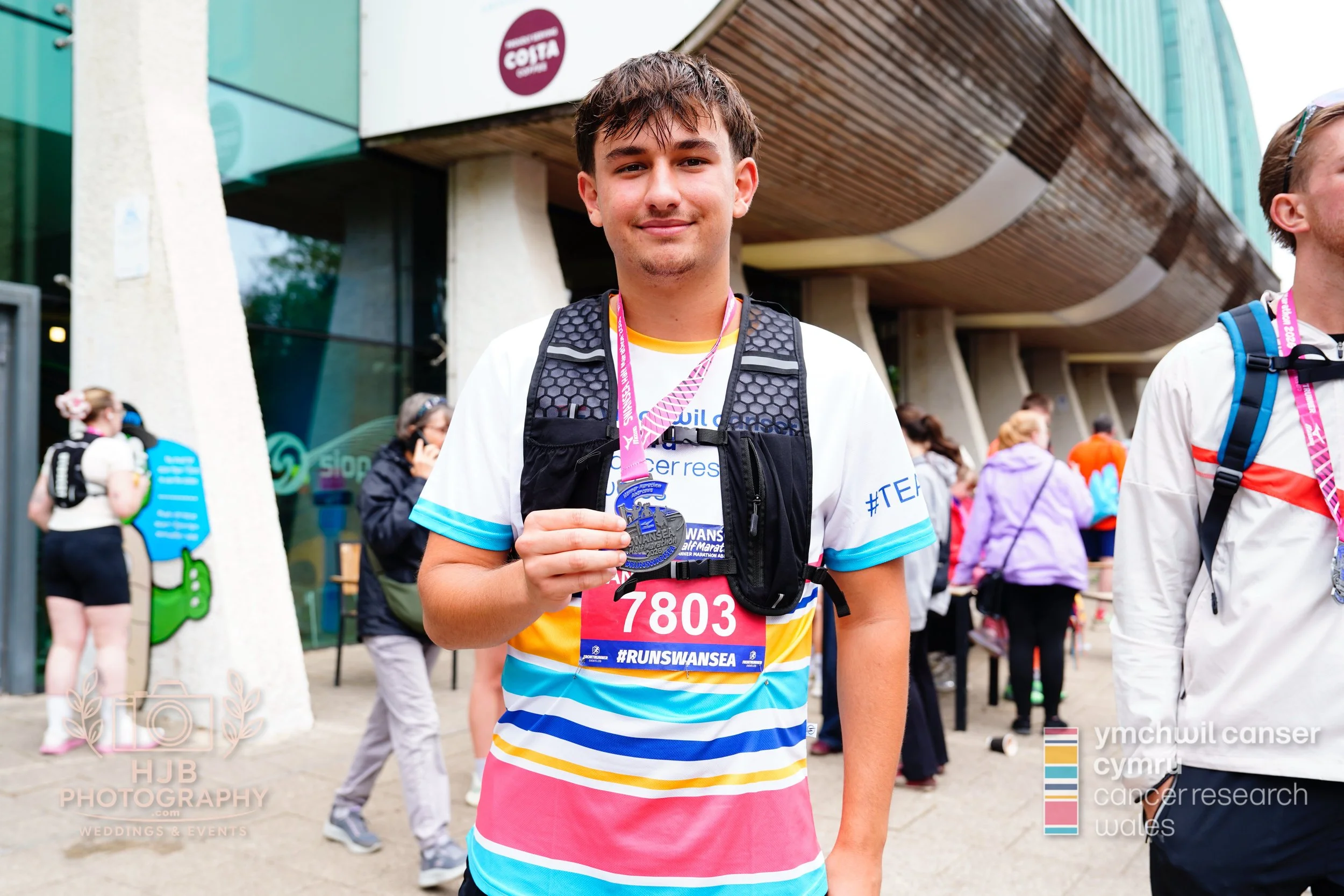 HJBphotography.com_CRWSwanseaHalf_4. Medals_04.jpg