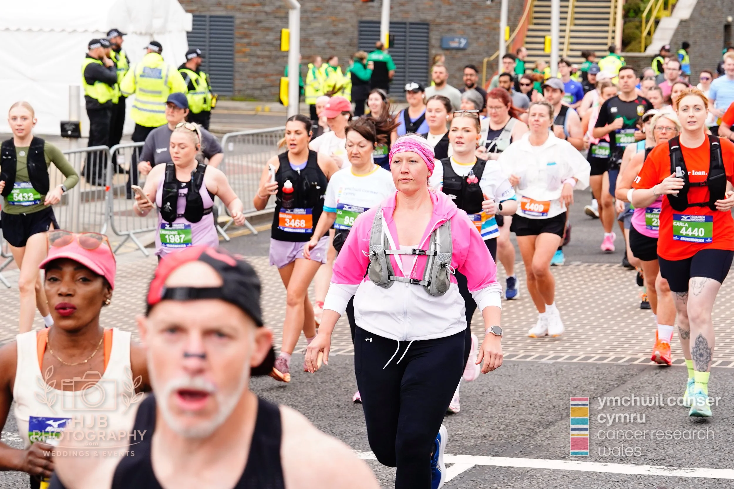 HJBphotography.com_CRWSwanseaHalf_2. The Start_71.jpg
