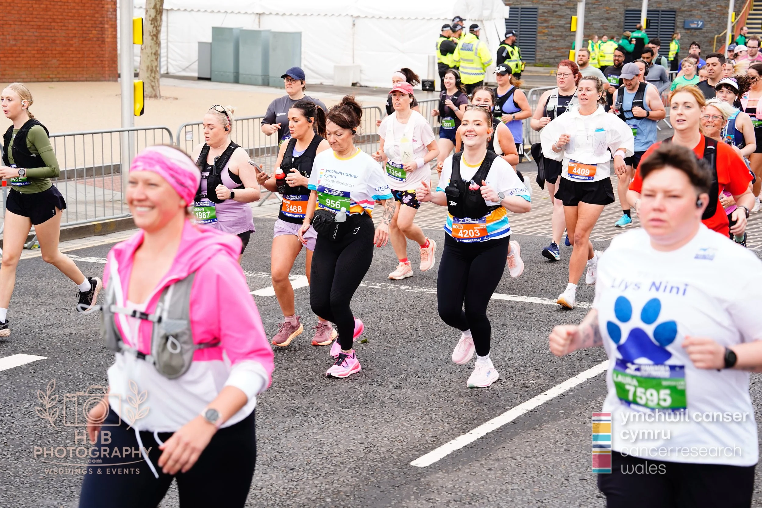 HJBphotography.com_CRWSwanseaHalf_2. The Start_73.jpg