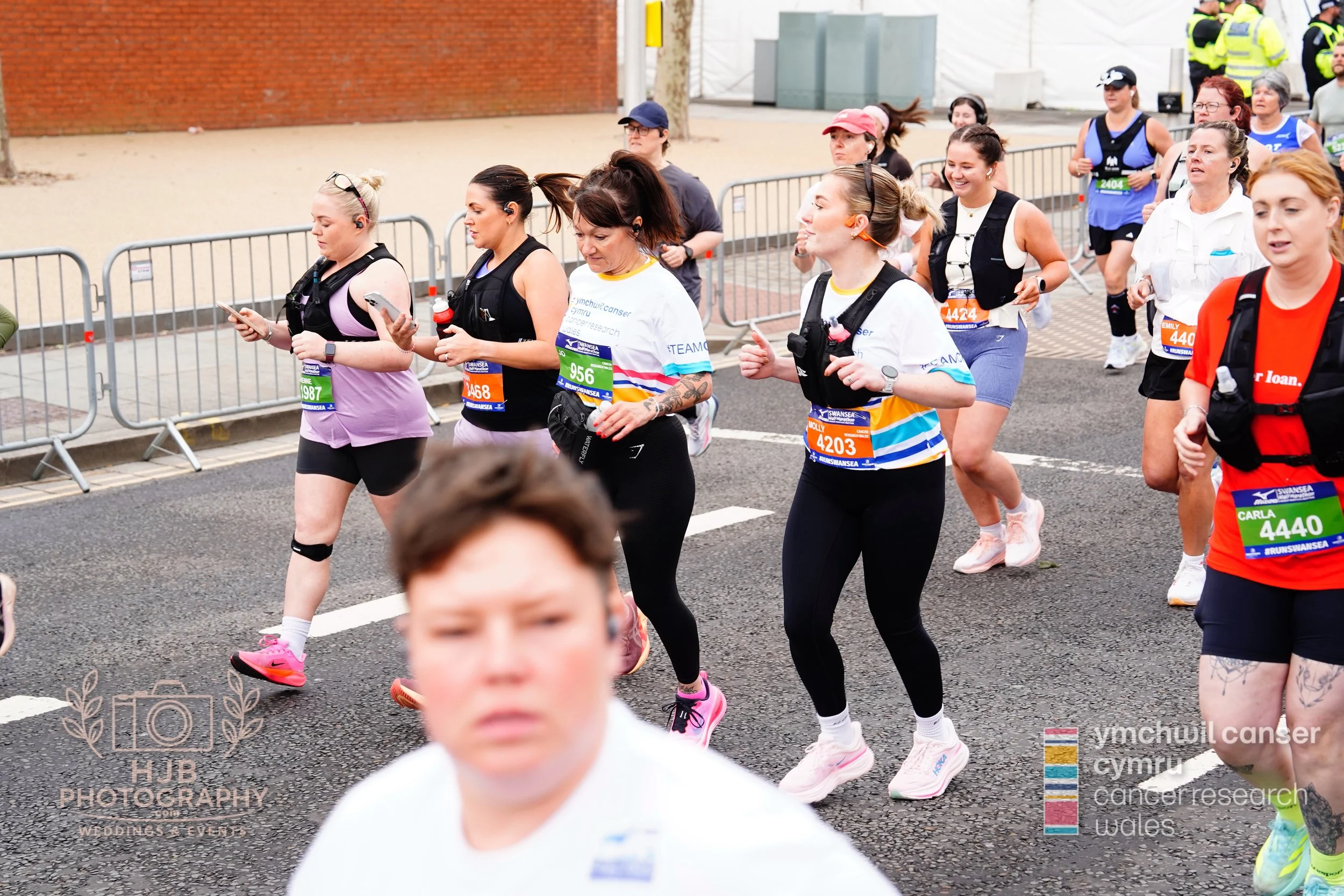HJBphotography.com_CRWSwanseaHalf_2. The Start_74.jpg