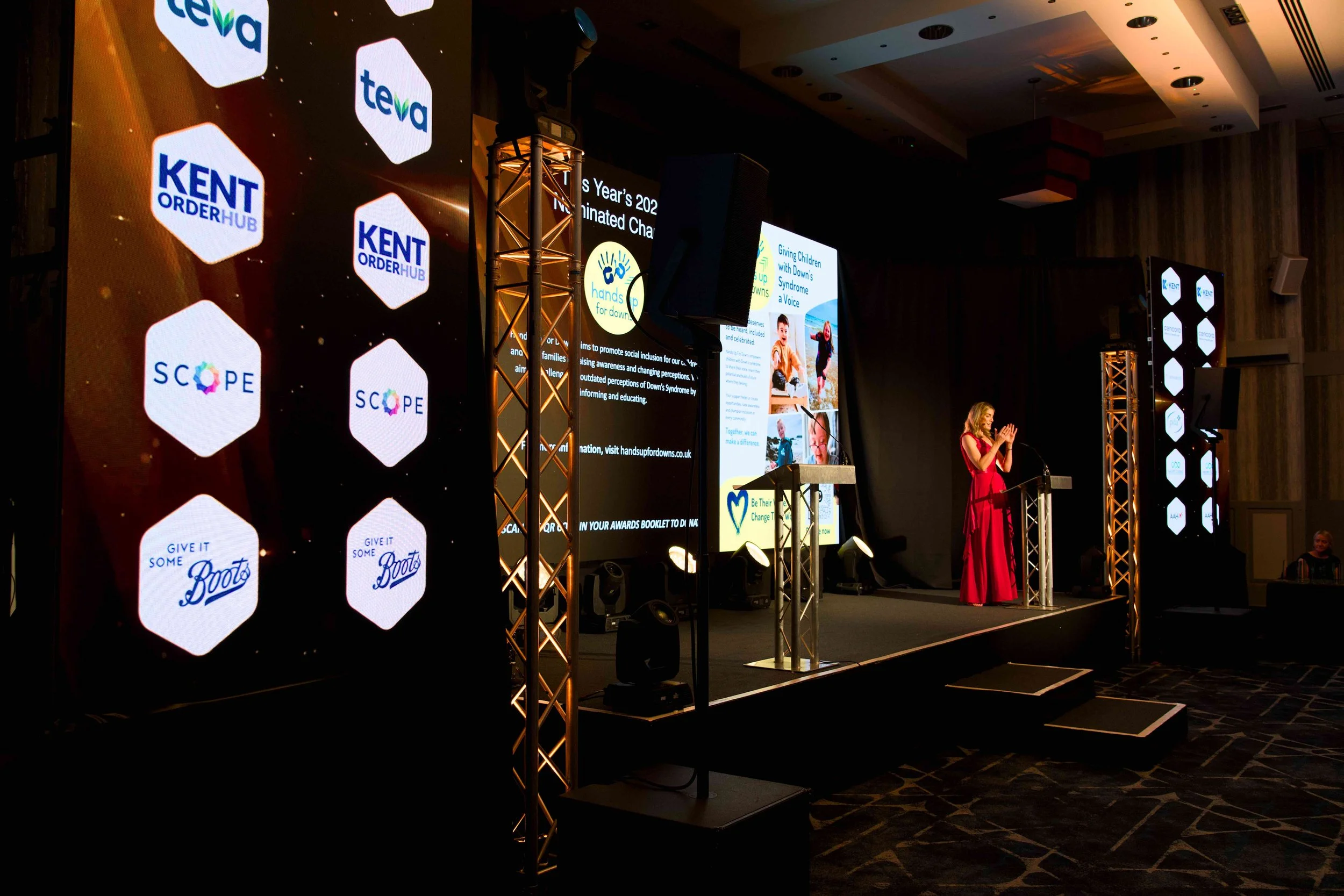 KyronMedia_TheValeHotel_PharmacyAwards2026_PresentingAwardsWEB_010.jpg