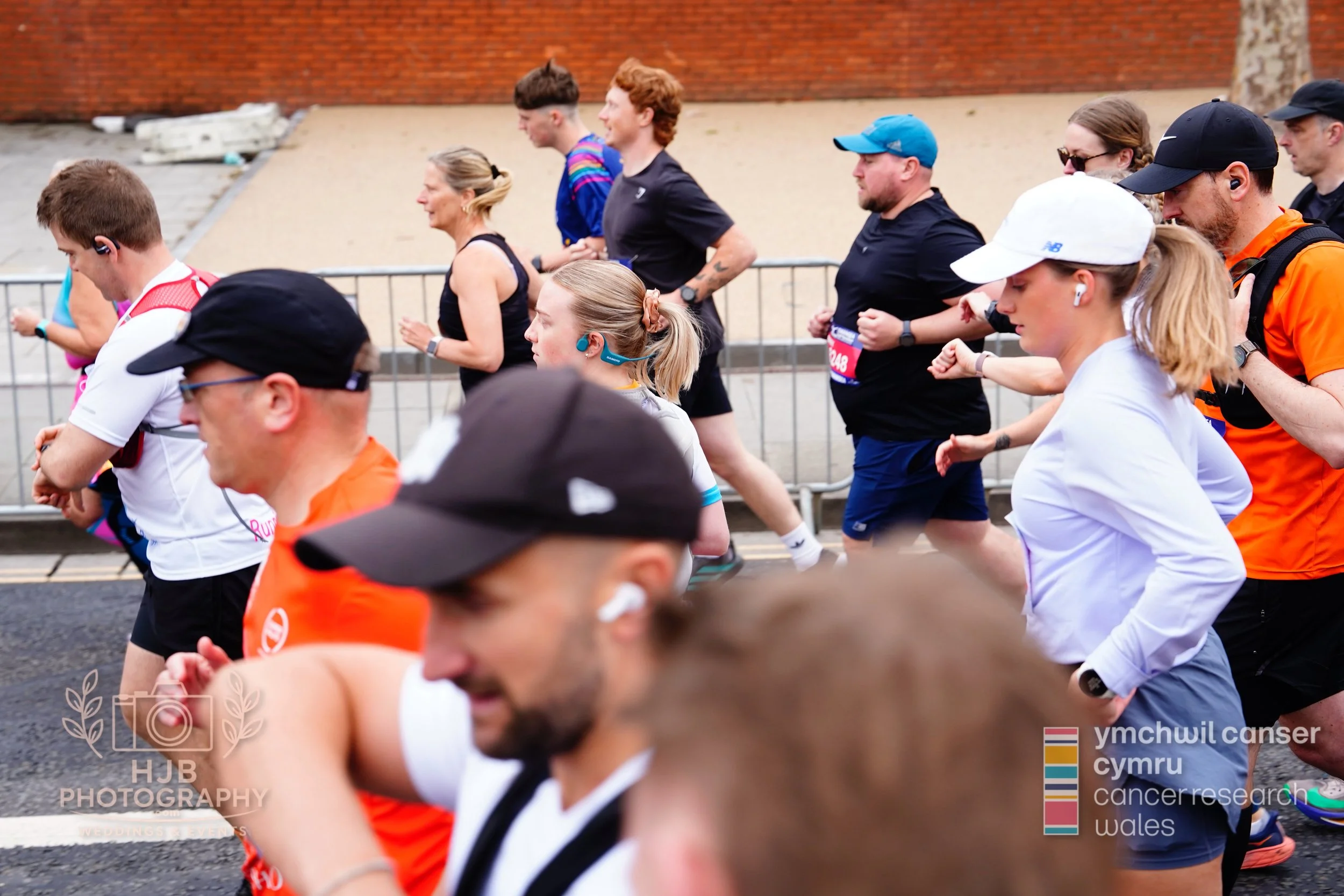 HJBphotography.com_CRWSwanseaHalf_2. The Start_36.jpg
