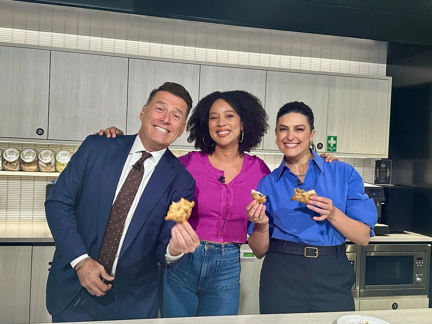 What a day! 😅
Highlights of day 2 of a whirlwind trip to Sydney to promote my new cookbook:

✨ Making it through a live tv segment on @thetodayshow.. and enjoying it! 
✨ Having the 5 dishes I committed to making (the insanity of it 🤦🏽&zwj;♀️) prep