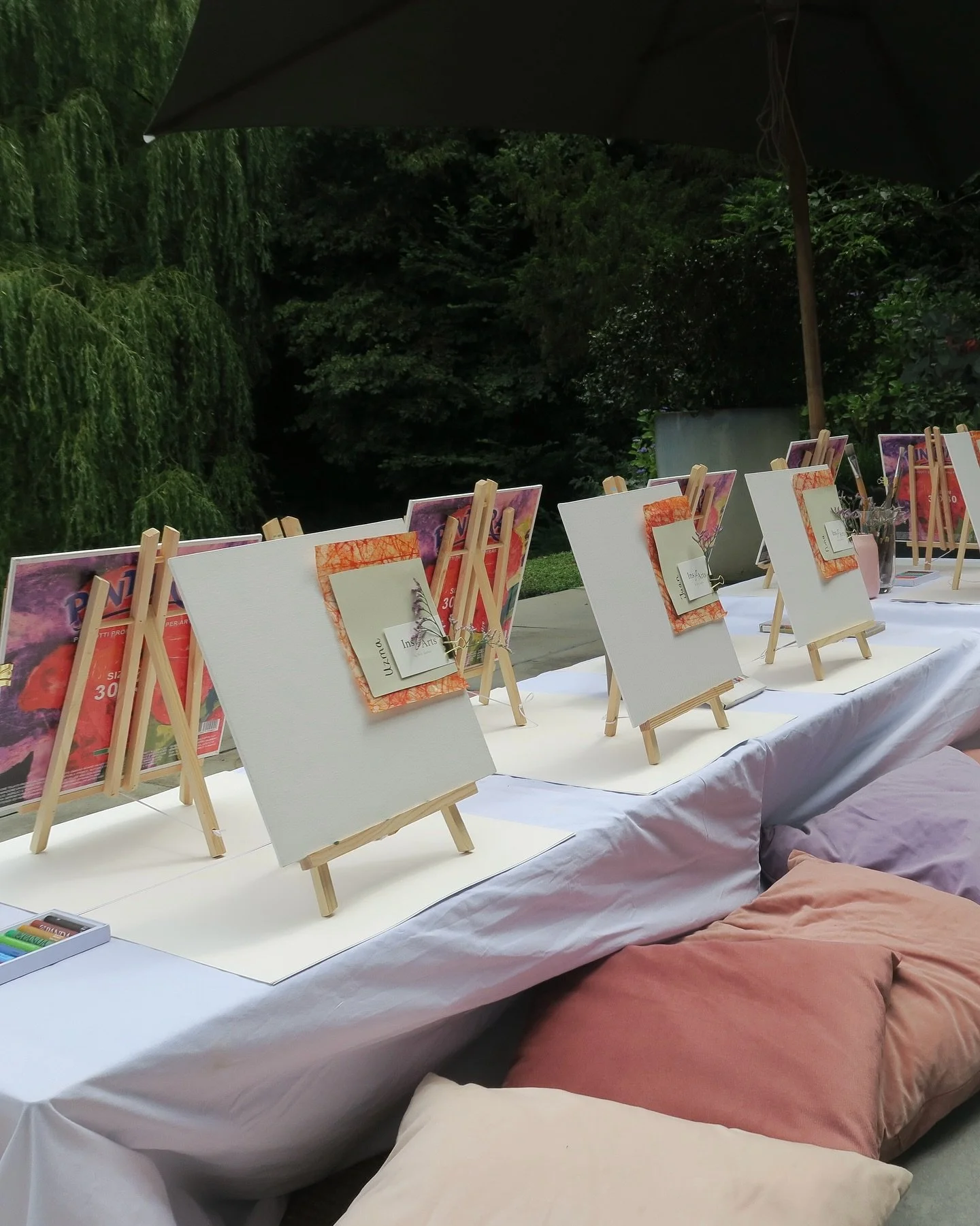 Still flowing on Sunday&rsquo;s energy after guiding a day of intuitive painting 🖌️
A day of meditation, cacao, connection and expression &mdash; where we turned inward and let our hands speak.

Not to create something pretty, but to create somethin