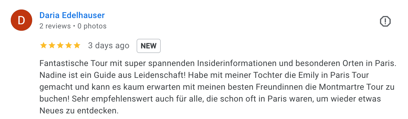 Bewertung mit fünf Sternen auf einer Website, geschrieben von Daria Edelhauser, über eine Tour in Paris.