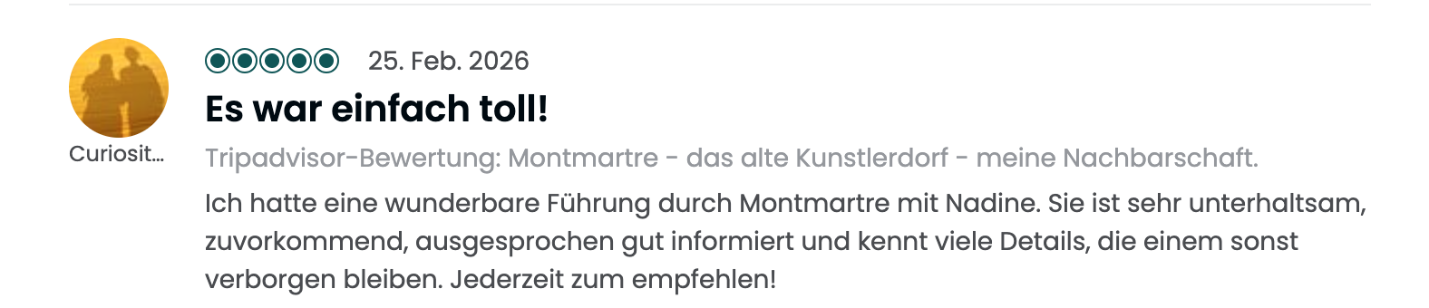 Screenshot einer Bewertungsseite auf TripAdvisor mit einer positiven Bewertung für eine Führung in Montmartre, Paris.