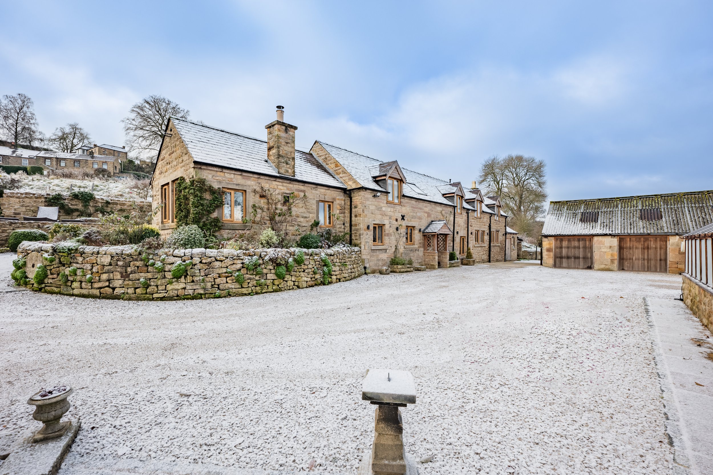 Oker Farm luxury holiday cottage sleeping 12 in the Peak District