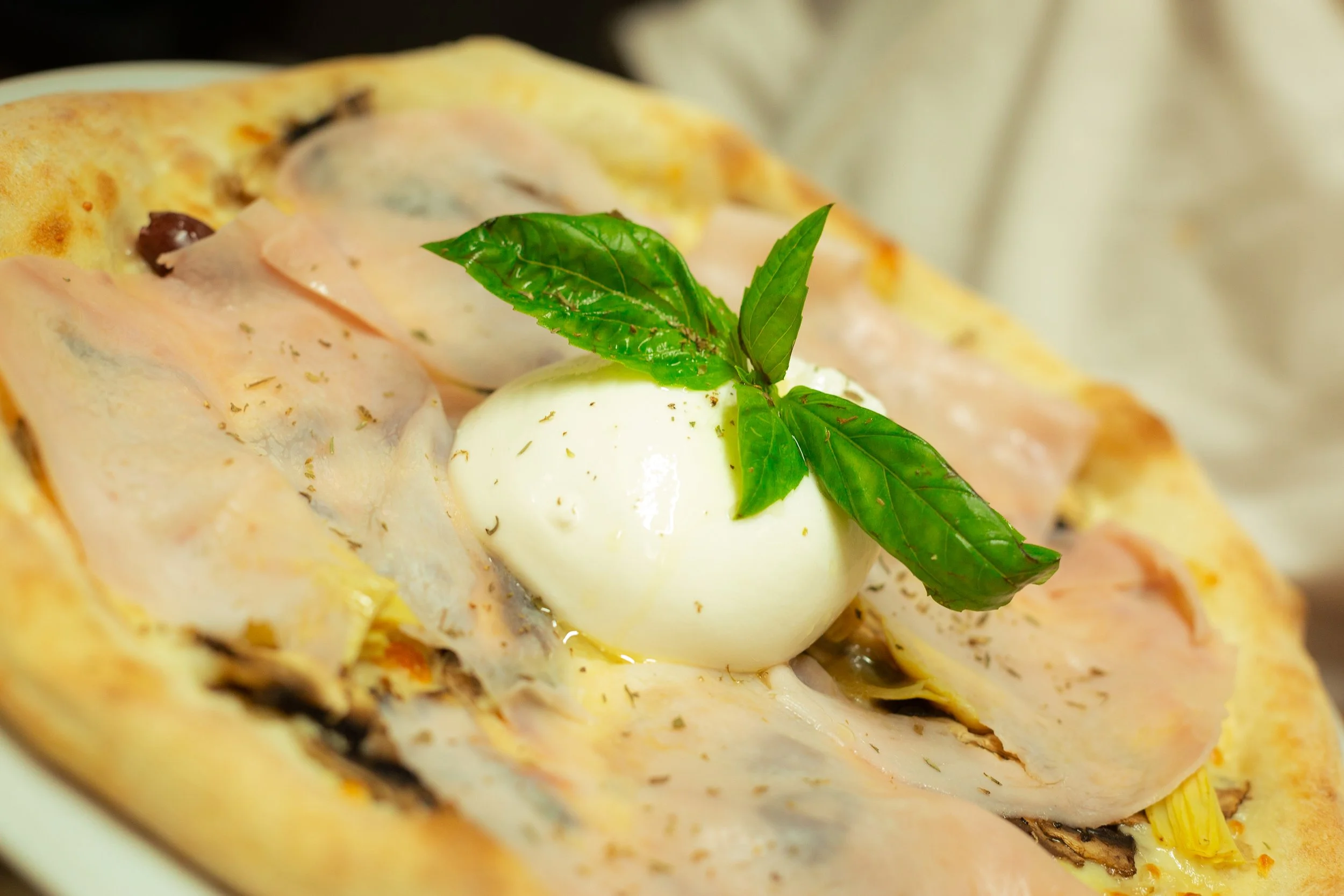 Pizza burrata et basilic