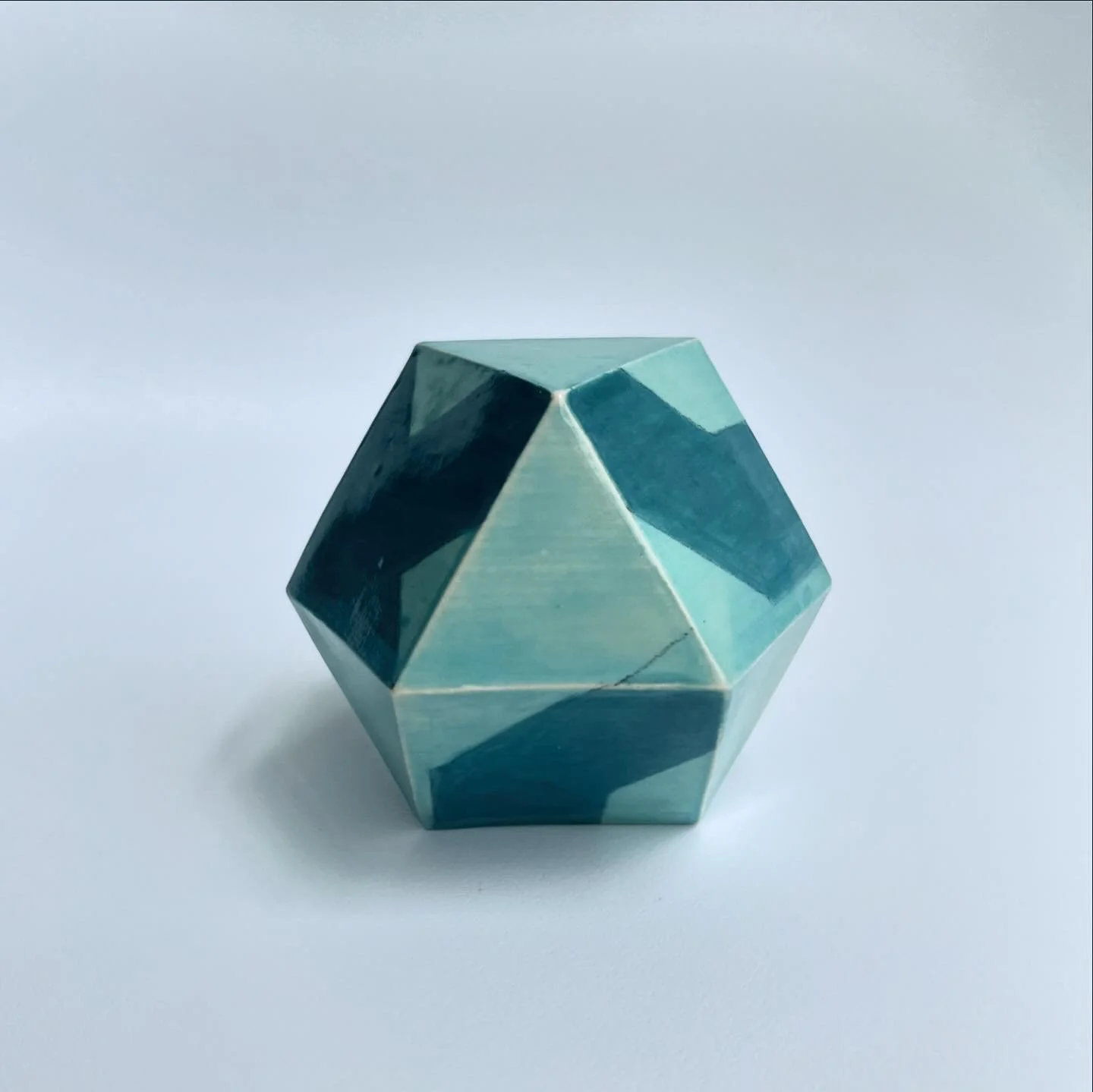 Cubo en 🔀 - Stoneware - 2024