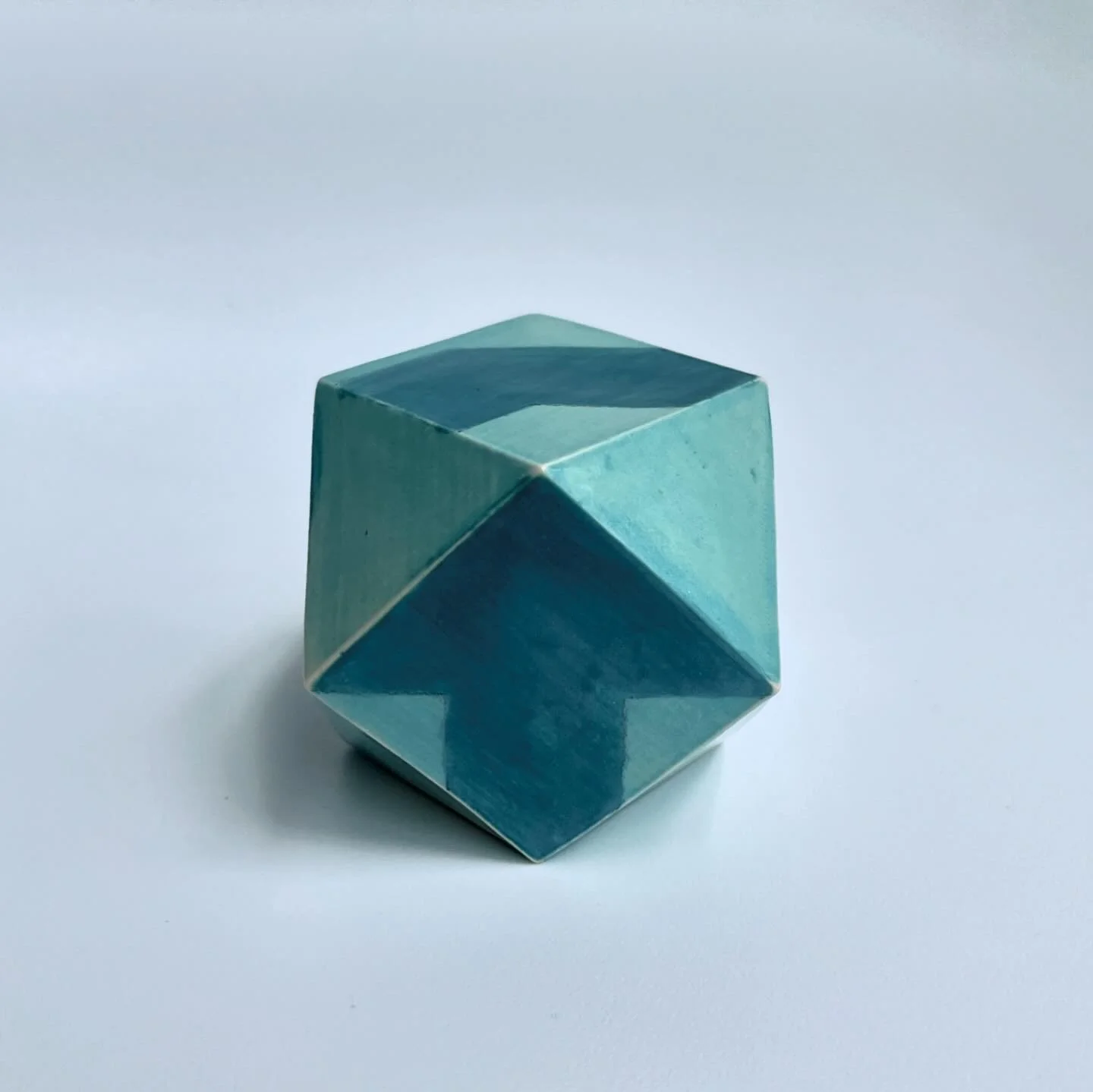 Cubo en 🔀 - Stoneware - 2024