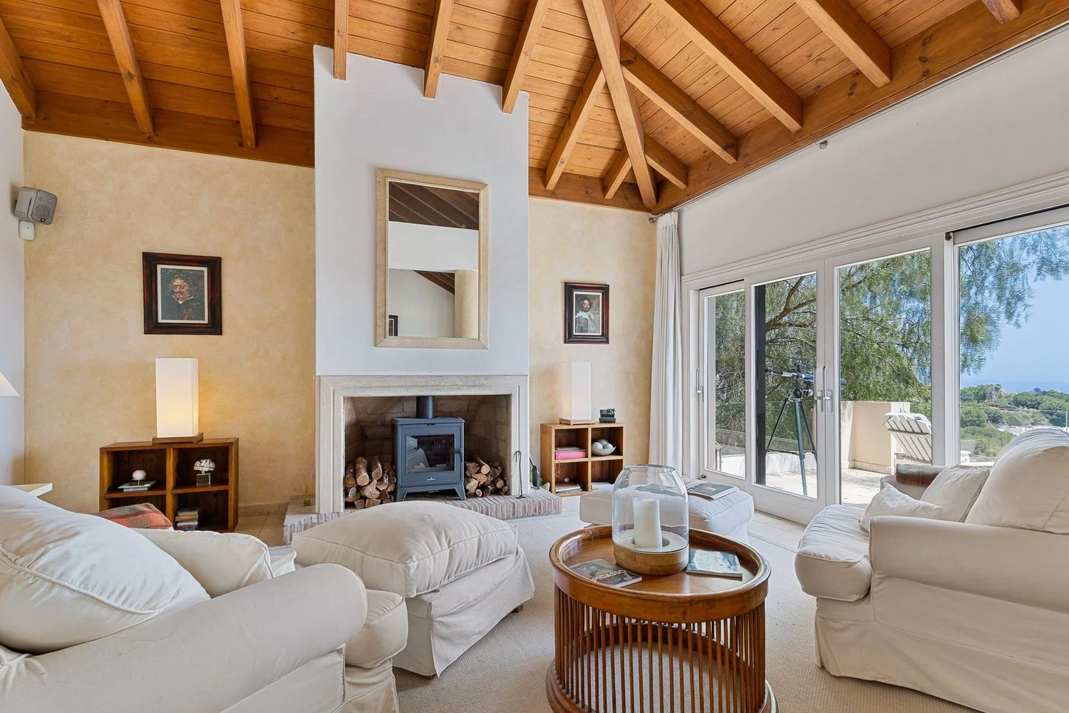 Fireplace+room+-+Urb.+El+Herrojo+Alto+C.+Europa+7-5.jpg