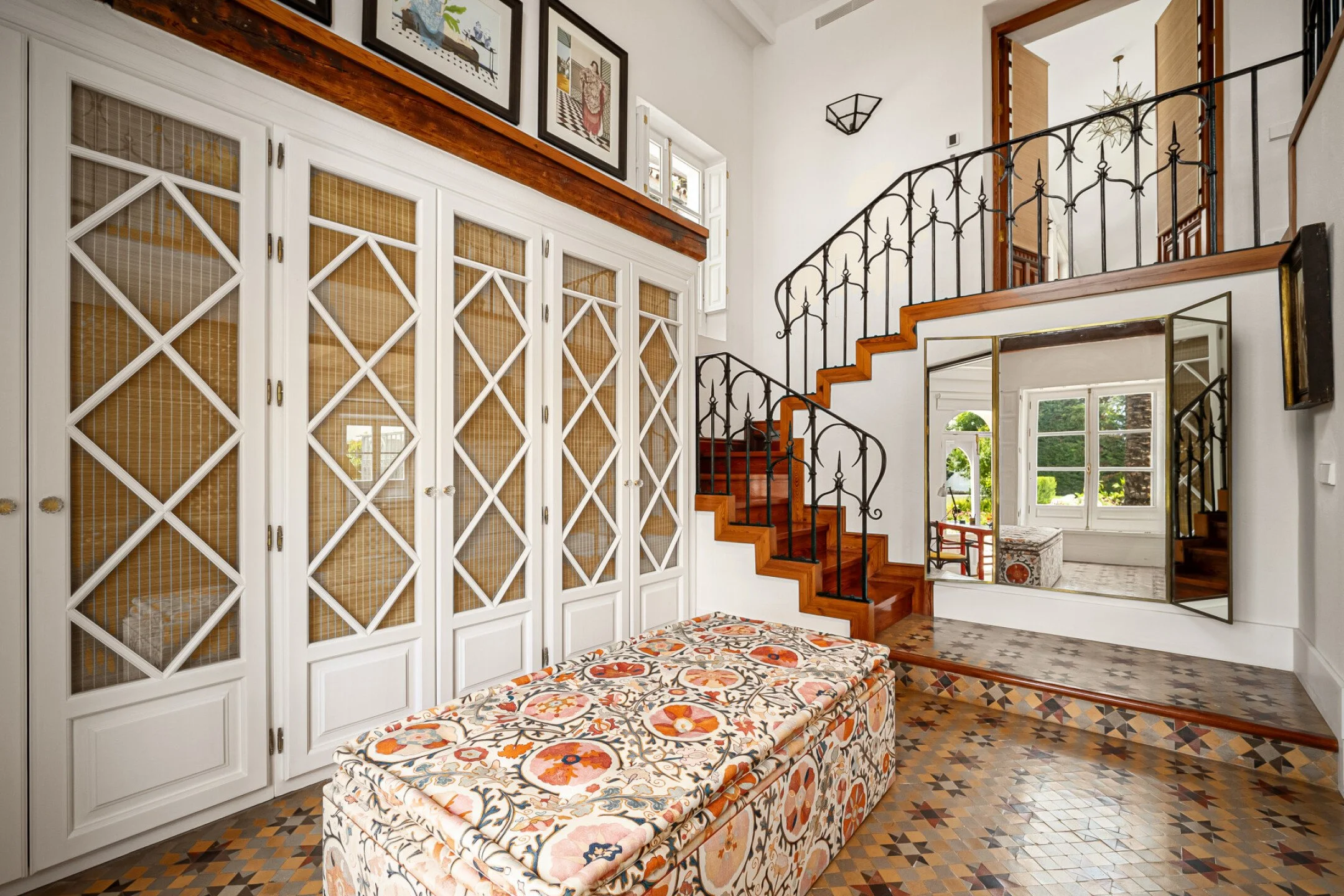 SV2374_22449919-large.jpg