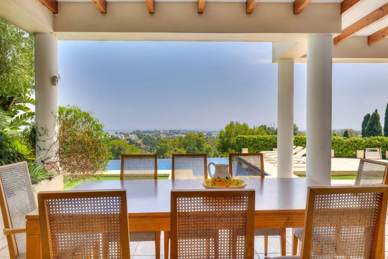 Outdoor+Dining+-+Urb.+El+Herrojo+Alto+C.+Europa+7-22.jpg