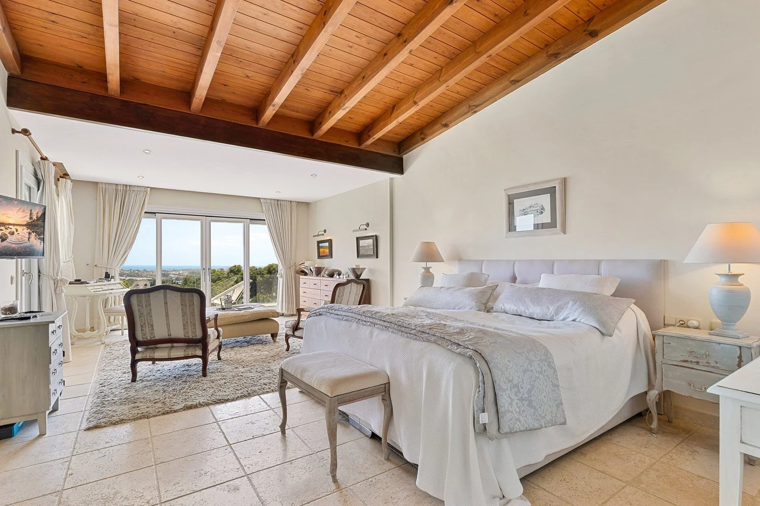 Master+Bedroom+with+Sea+View+-+Urb.+El+Herrojo+Alto+C.+Europa+7-7.jpg