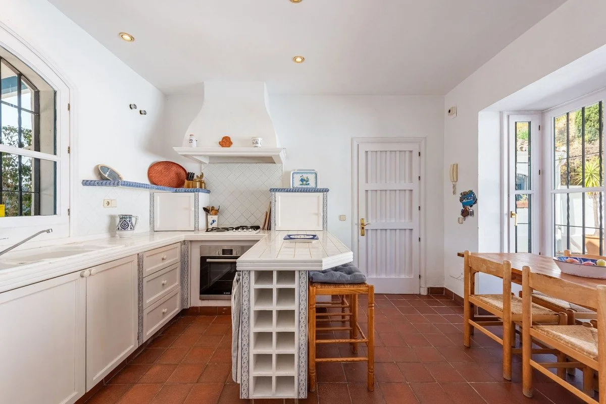 4-c23c0f86247804fa50226aecd8b0b2c8 - 2025-12-20T174950.199.jpg