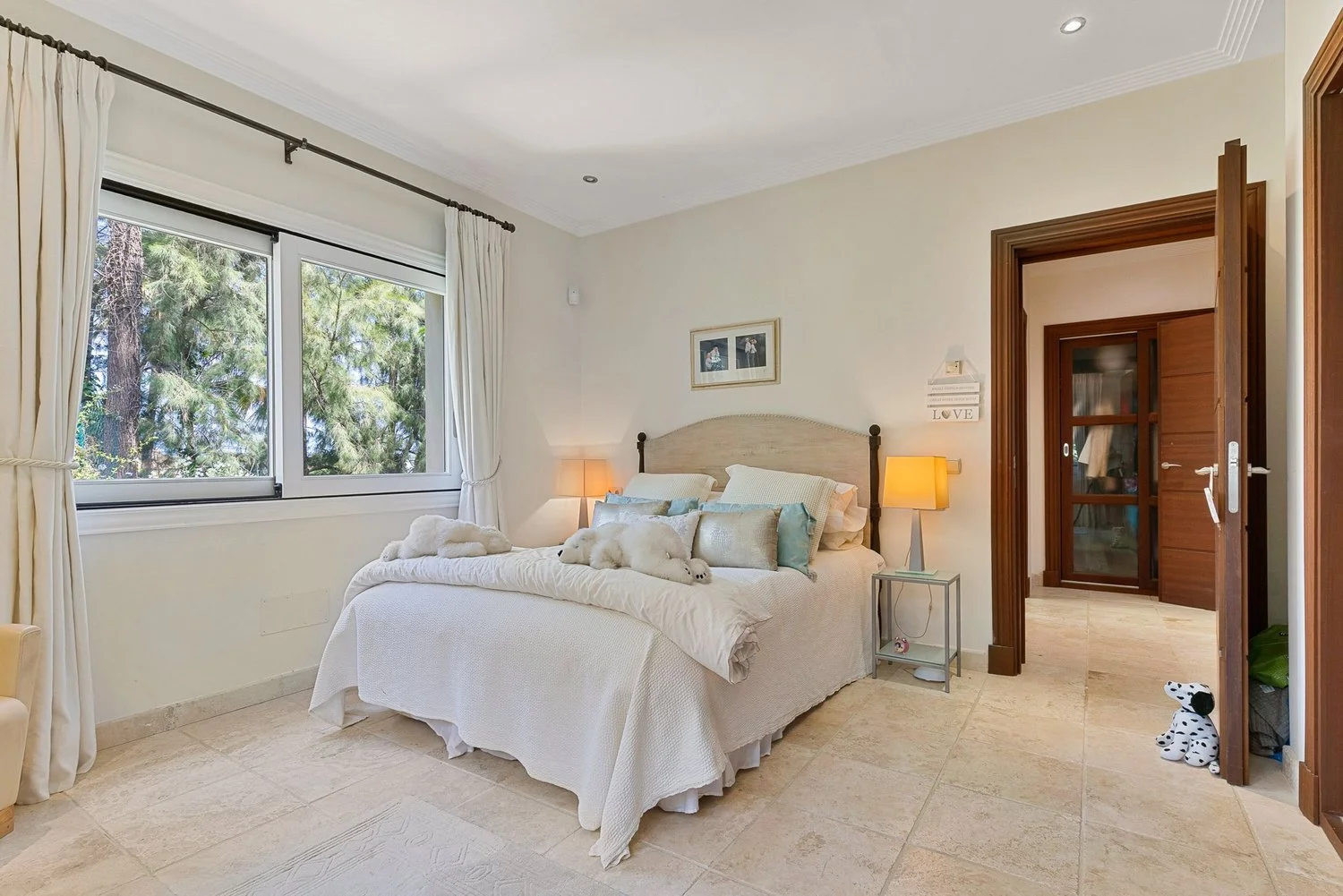 Bedroom+3+-+Urb.+El+Herrojo+Alto+C.+Europa+7-10.jpg