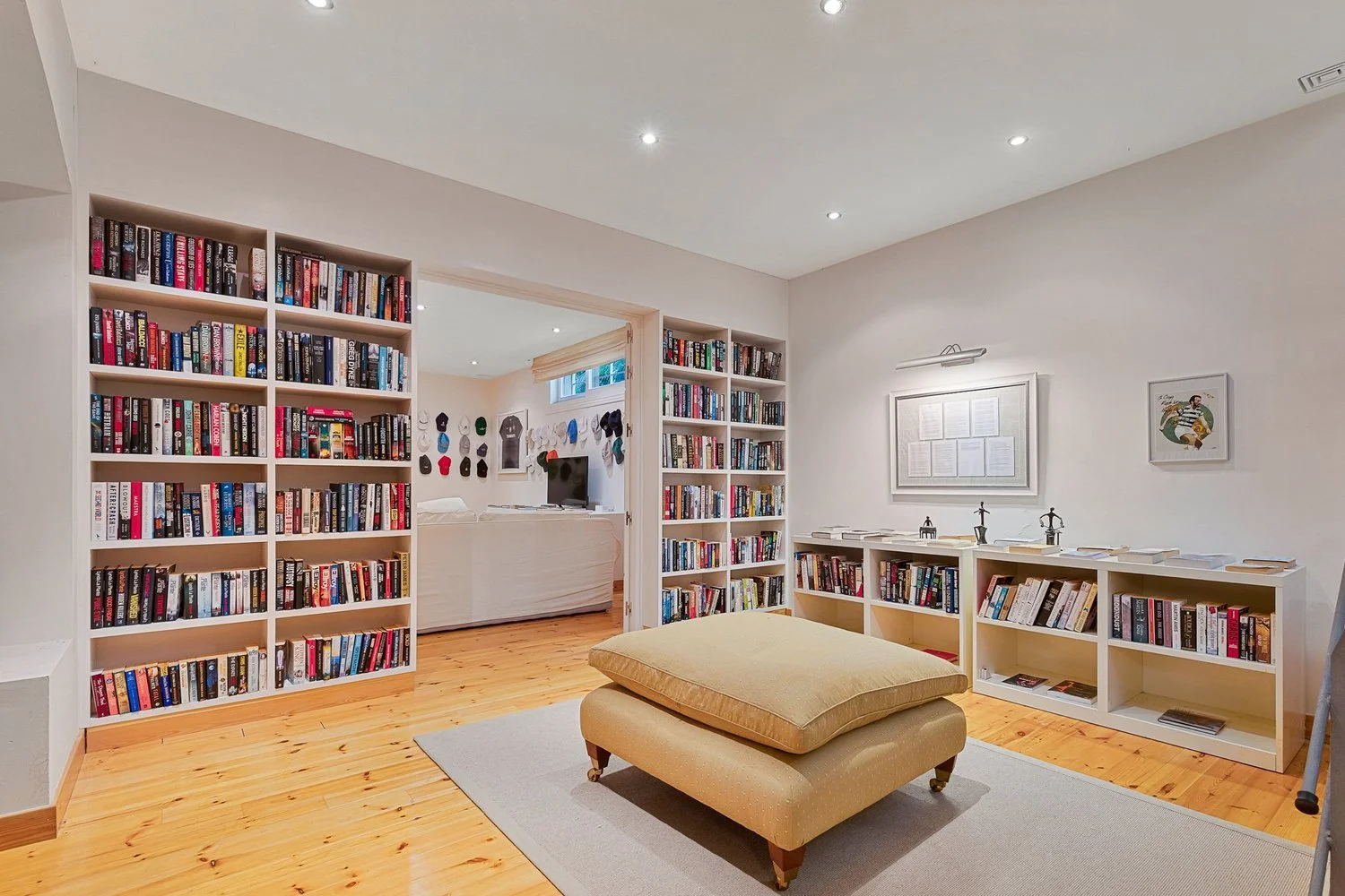 Library+-+Urb.+El+Herrojo+Alto+C.+Europa+7-27.jpg