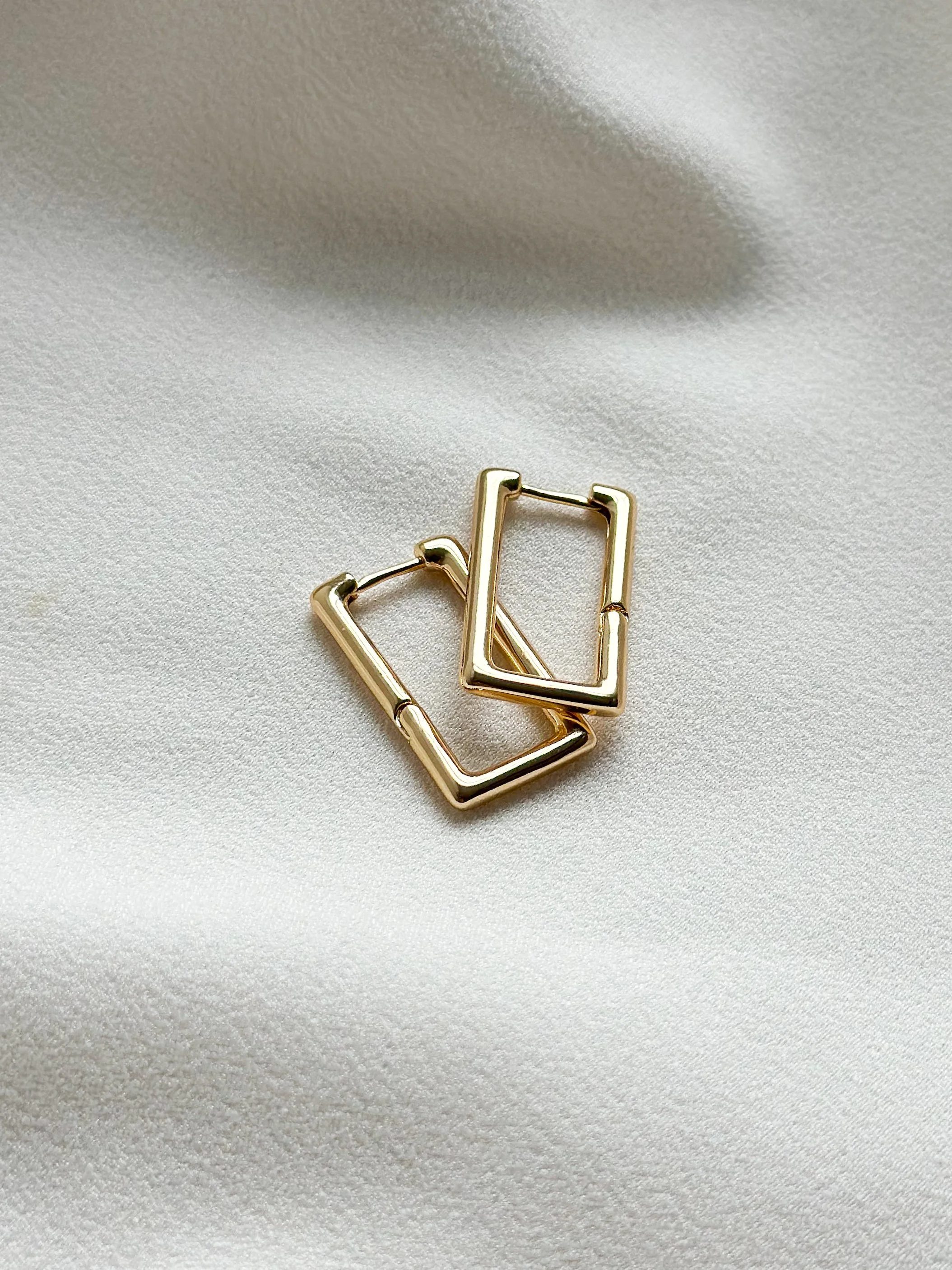 18k Gold Rectangle Hoop Earrings
